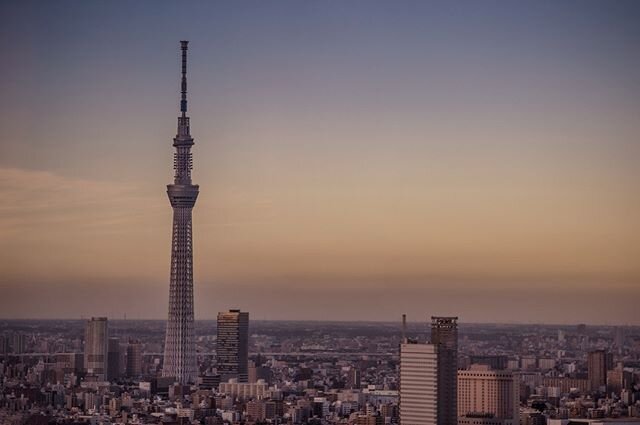 A little view of Tokyo tonight. From the Mandarin Oriental. Happy Weekend everyone. We could used to not working weekends...⁠
.⁣﻿⠀﻿⁠⠀⁠
📸 @37frames⠀﻿⁠⠀⁠
.⁣⠀﻿⁠⠀⁠
⁣#37frames #tokyo #tokyoskyline #tokyoskytree #travelustcouples #shewhowanders #beautiful