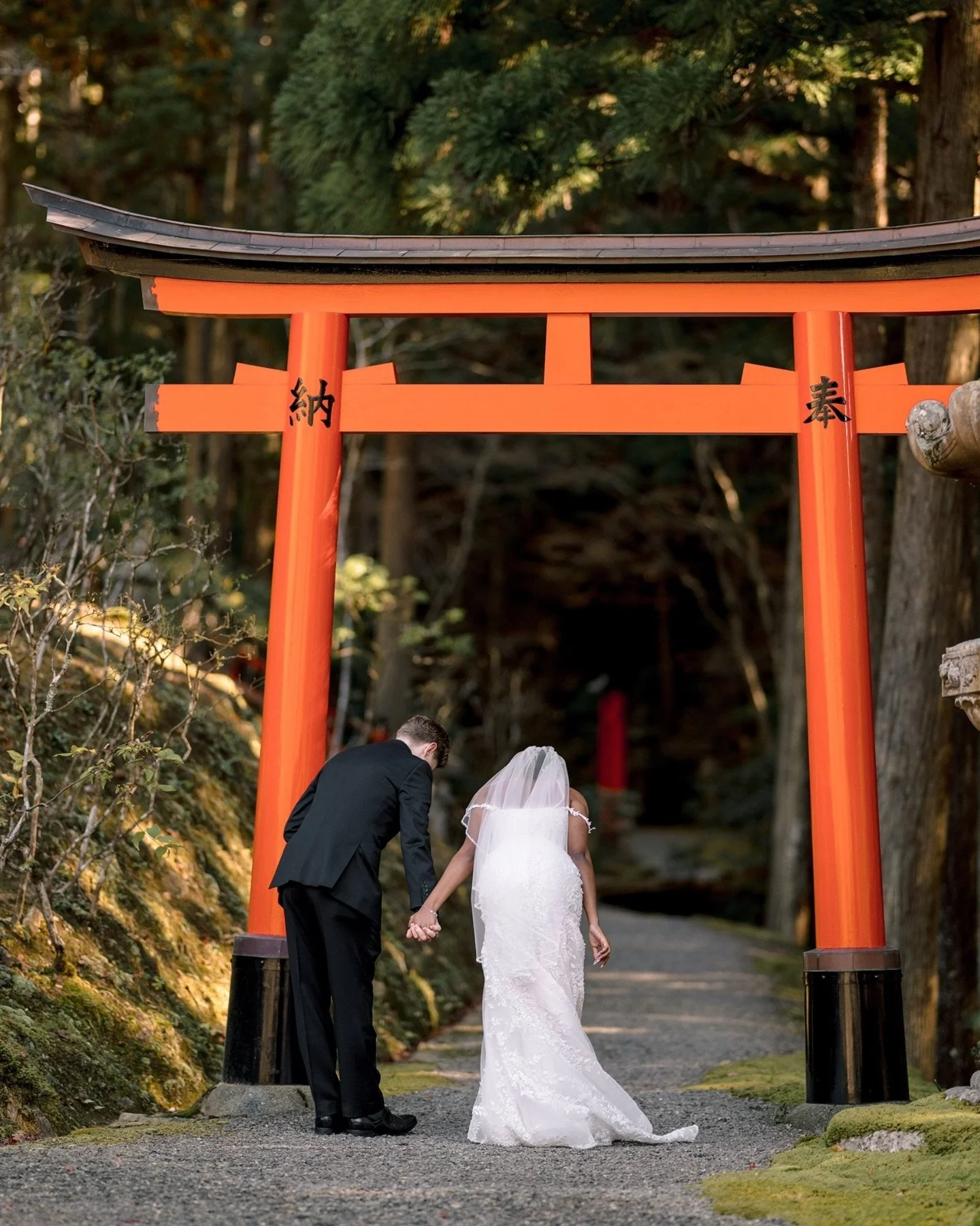 If you&rsquo;re thinking about an autumn elopement in Kyoto, just know this: the season doesn&rsquo;t arrive all at once. It moves through the city like a slow song. 

These two experienced it in real time. In one garden, the leaves were at peak colo