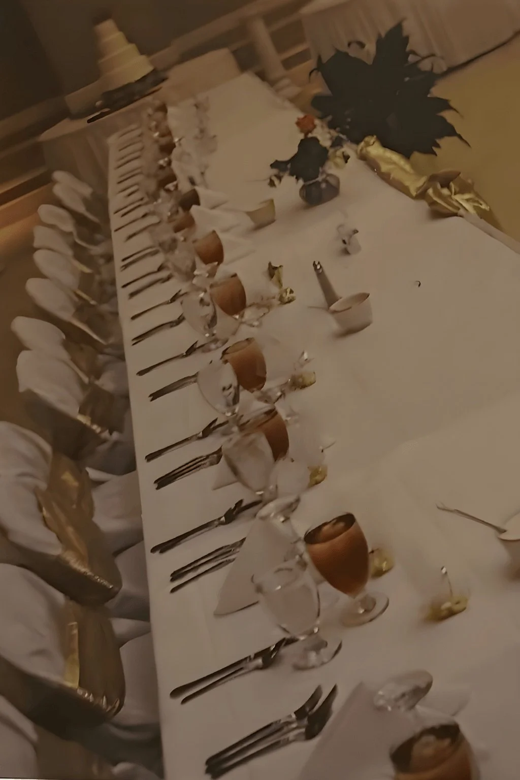 elegant-banquet-table-setup.jpeg