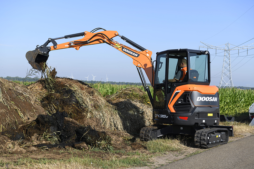 Купить экскаватор в приморском. Экскаватор dx35z. Doosan dx180lc. Doosan 35z. Doosan DX 35z 7.