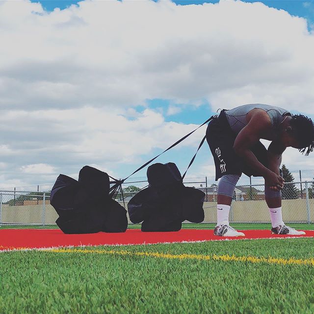 What are you gonna do when they count you out?

Top-End Speed work with the Parachutes! &bull;
&bull;
&bull;
&bull;
&bull;
#underdog #hardwork #invest #greatness #speed #agility #coordination #performance #resistancebands #acceleration #fieldwork #ch