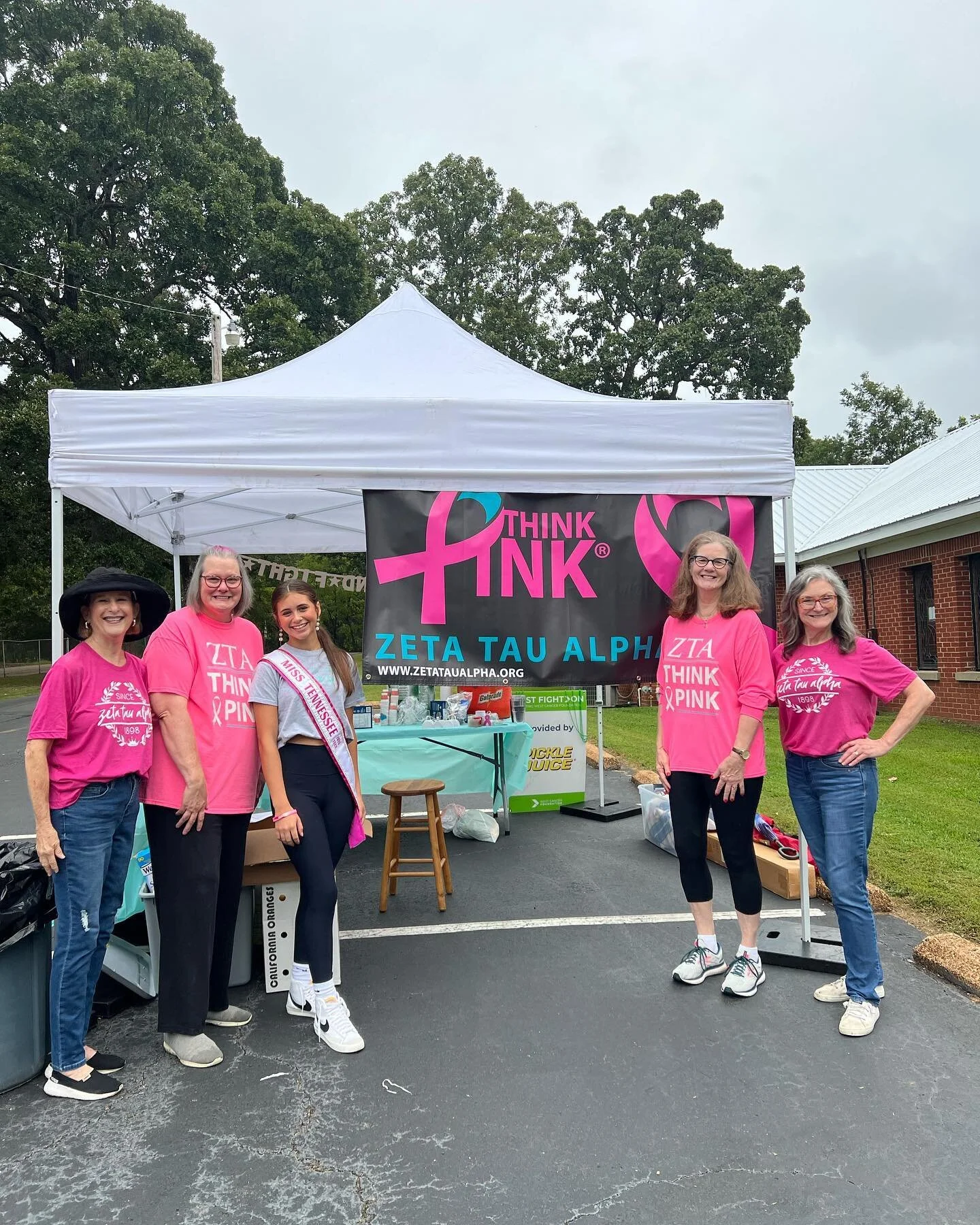 Thank you to the Zeta Tau Alpha Memphis Alumnae Chapter for inviting me to help &nbsp;
volunteer at their SAG&nbsp;stop for the West Fight On event this morning! 

I loved making sandwiches and catering to the amazing cyclists who were riding an incr