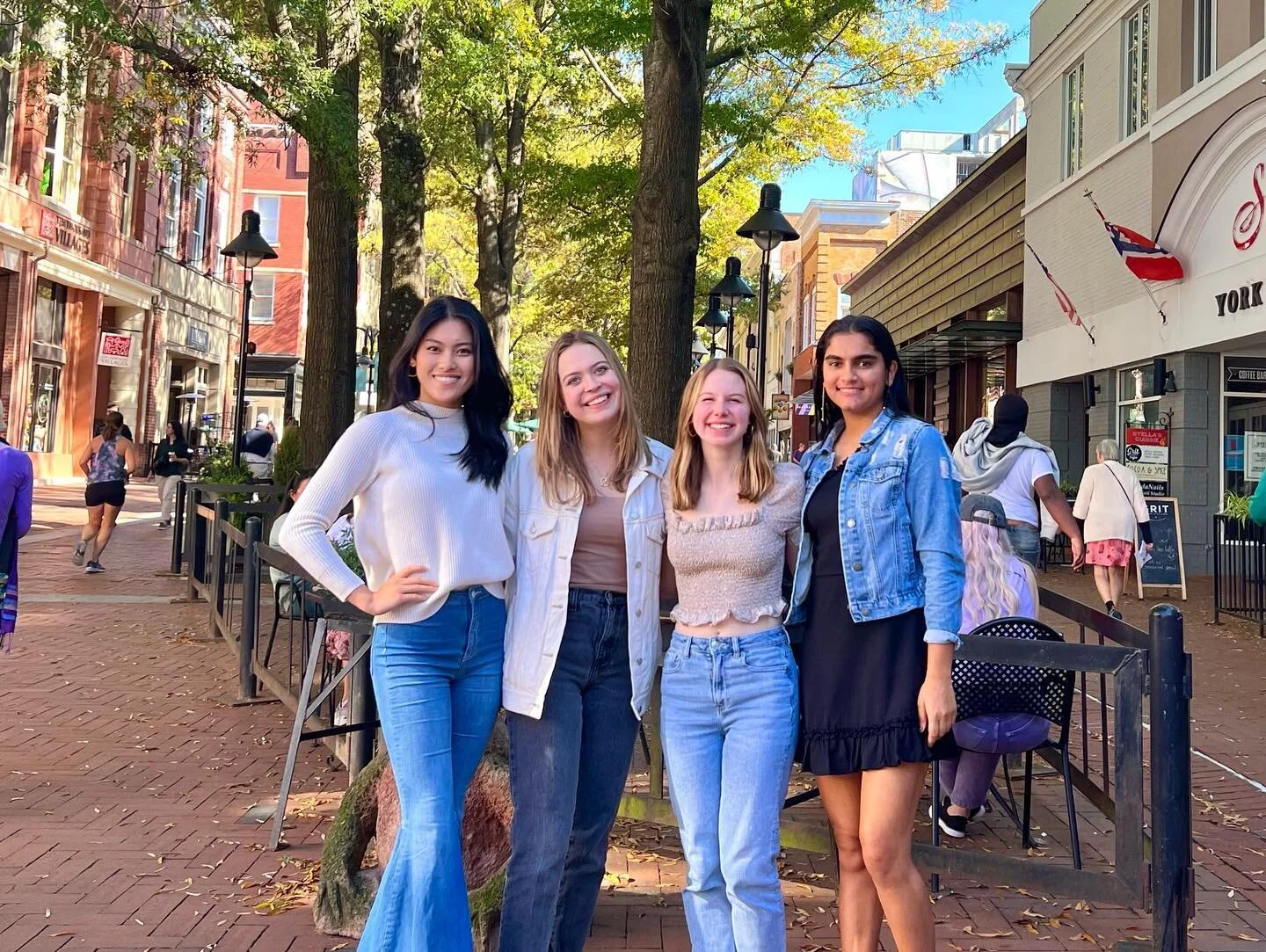 A week full of friendship!! Charlottesville has been treating me so well, and the people are even better! 🥰 The weather is definitely getting much colder- the Tennessee in me is freezing!!! 🥶🤧

#uva #misstnteenvolunteer #misstnvolpageant #misstenn