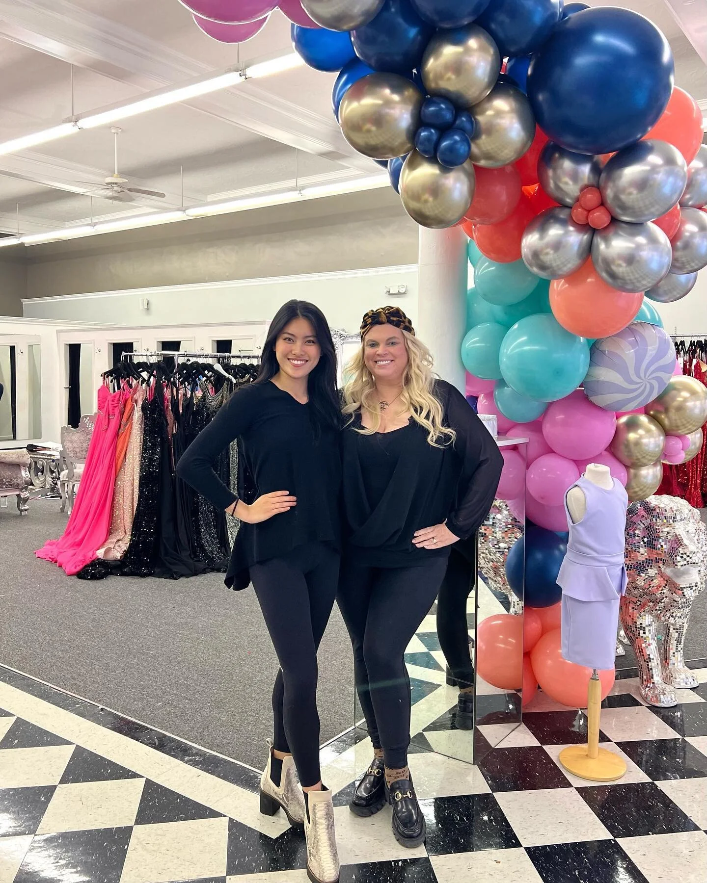 Finally got to see my lovely pageant family after a break too long!! Wardrobe is in the works for Miss Teen Volunteer America! Thank you to everyone&rsquo;s hard work and support! 

#misstnteenvolunteer #misstnvolpageant #missteenvolunteeramerica #mi