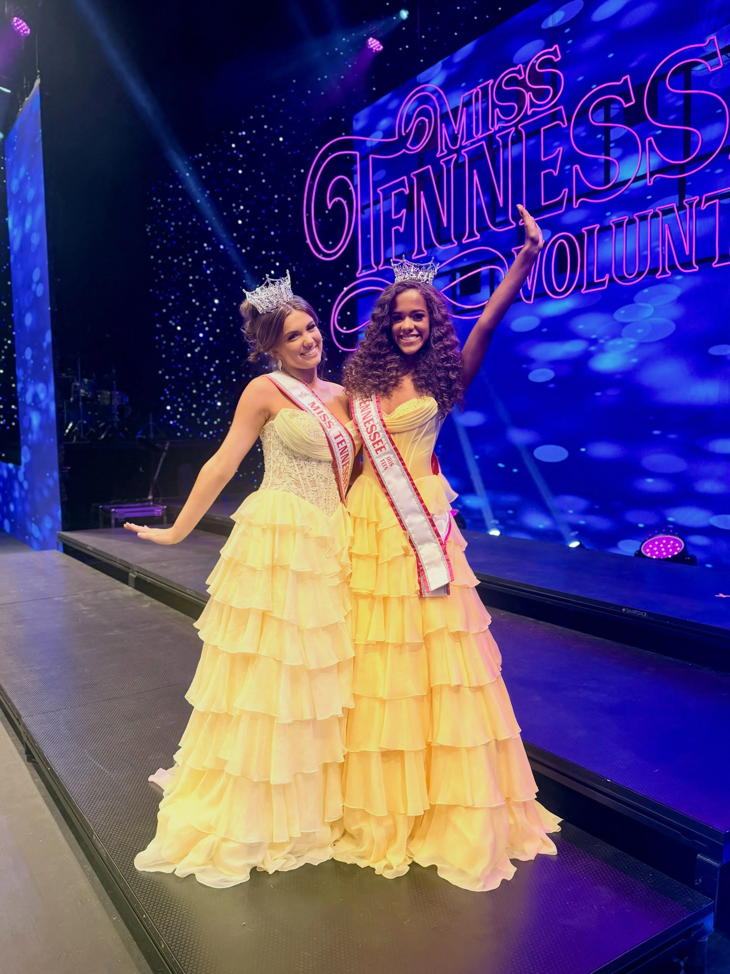 A teen queen dream. ✨👑
Huge thanks to @ginamariehairandmakeup for the glam and @joannsoftennessee for the wardrobe. Feeling so lucky to get to do this&mdash;and having the best time while we&rsquo;re at it. Can we just stay here forever? 🤍