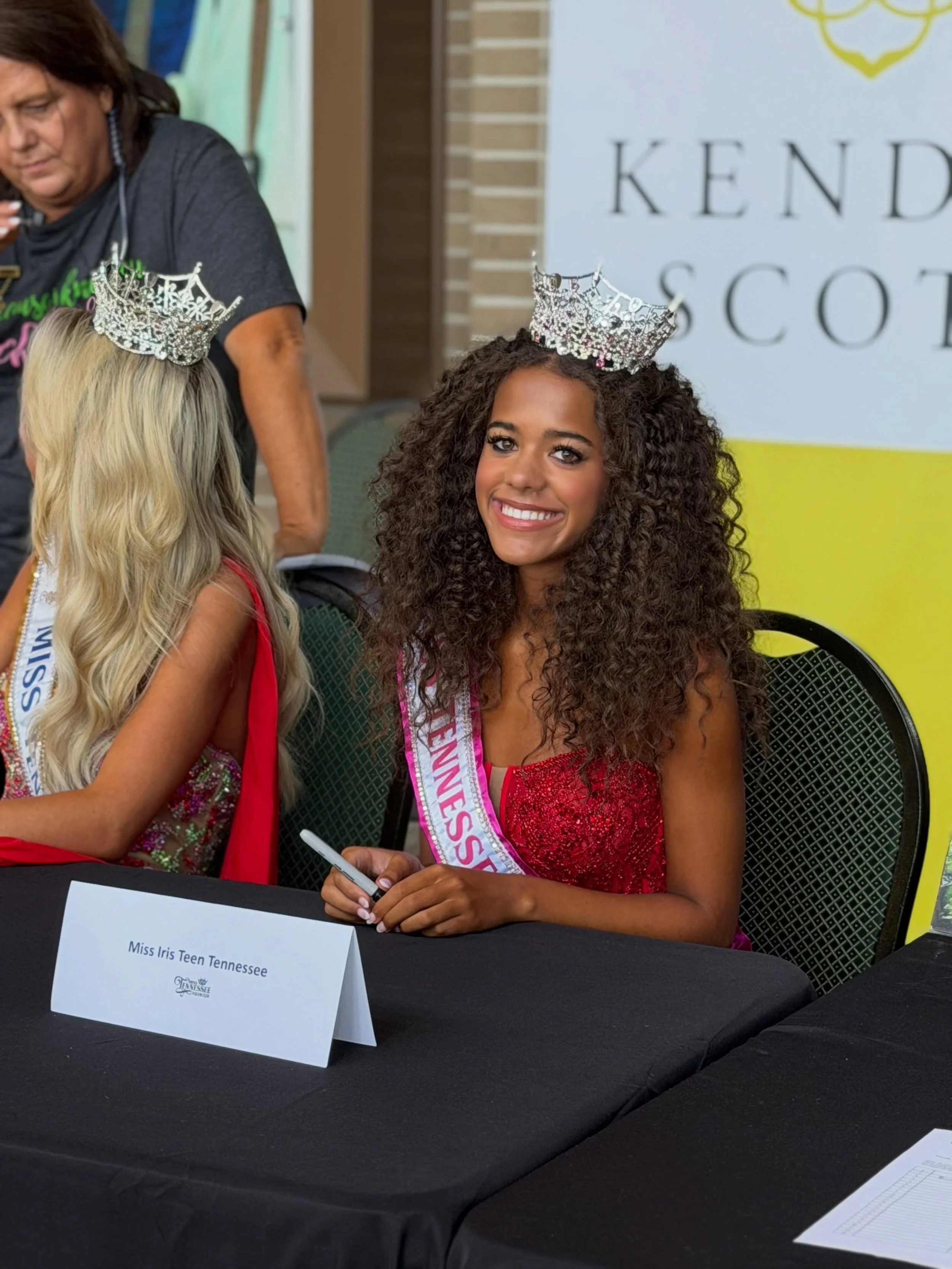 I had a great first full day as Miss Iris Tennessee Teen! I assisted with the Iris Princess crowning, autographed program books, and even did an interview with a local news station here in Jackson! So excited for the rest of the week! 

#MissTennesse