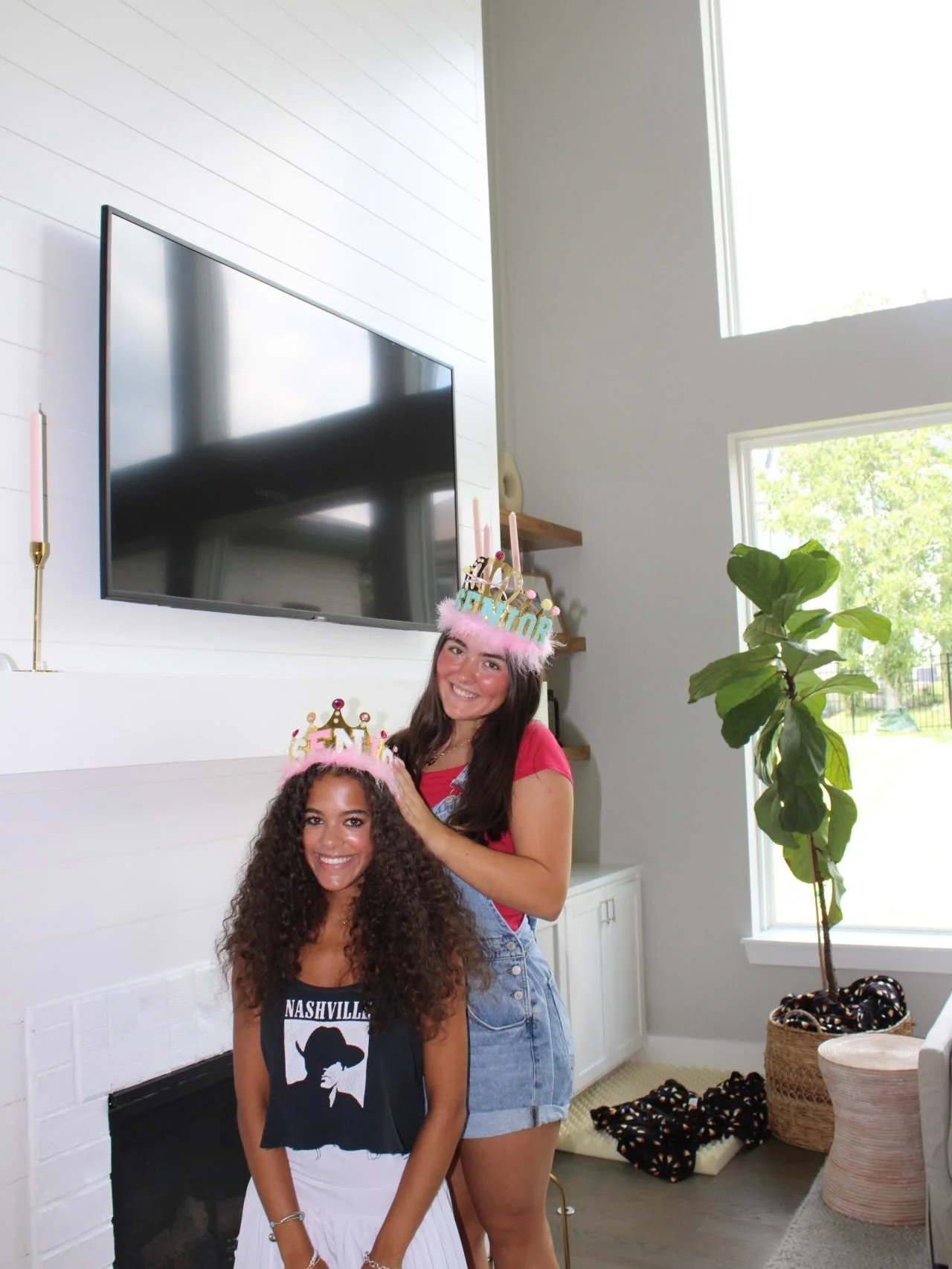 Swapping out my pageant crown for my SENIOR crown 👑😆🩷✨!!! Tomorrow is my first day of senior year, and I could not be more excited! 

#MissTennesseeVolunteer #MissTennesseeTeenVolunteer #Volunteer #VolunteerSpirit #SERVE MissTNVolunteer MTNV MissT