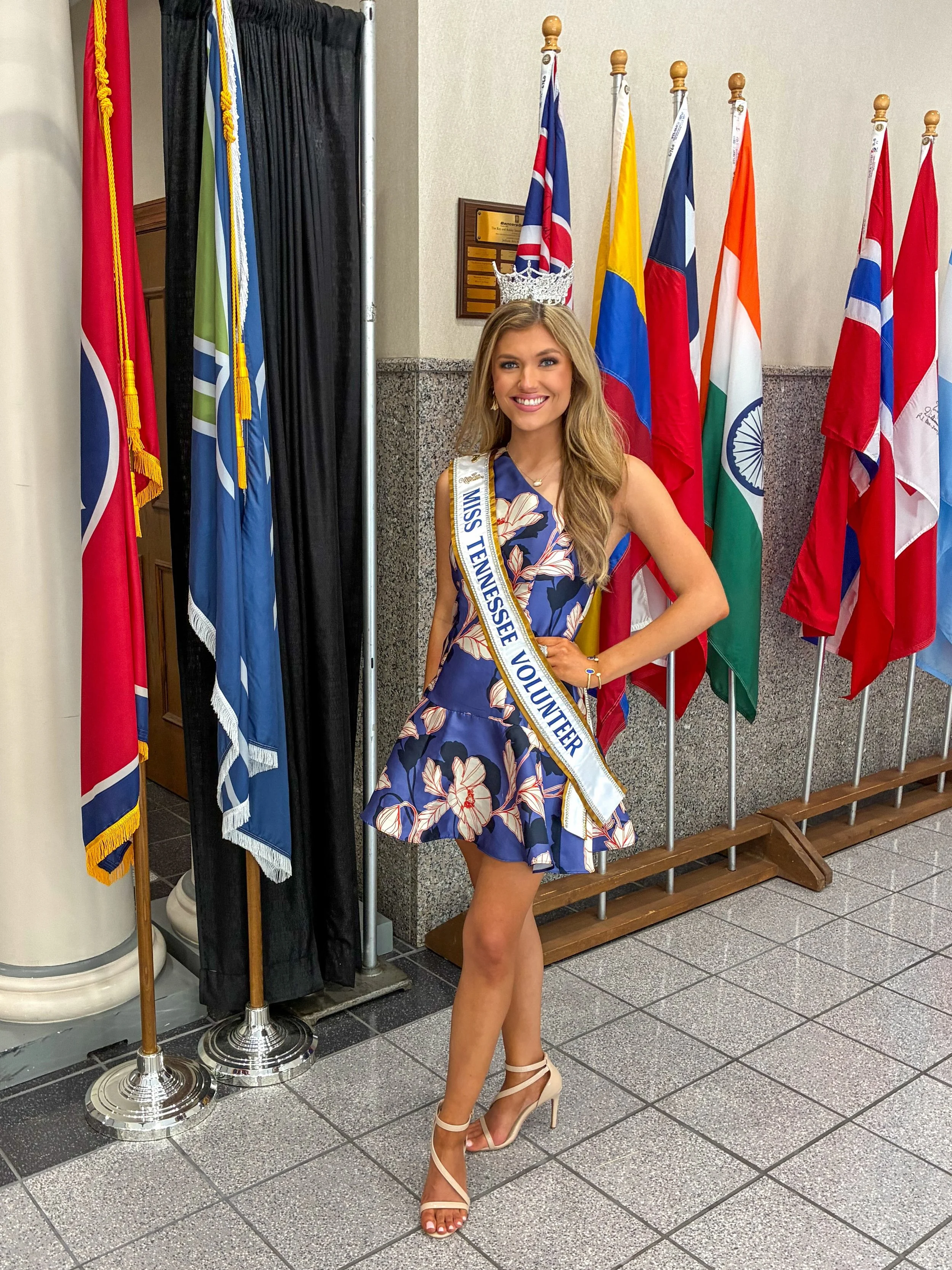 So much fun stopping by Jackson City Hall to celebrate #CityHallSelfie Day! 🏛️🤳💙

Always proud to celebrate the people and places that make Jackson so special!

 #VisitJacksonTN #MissTennesseeVolunteer #MVA #SERVE