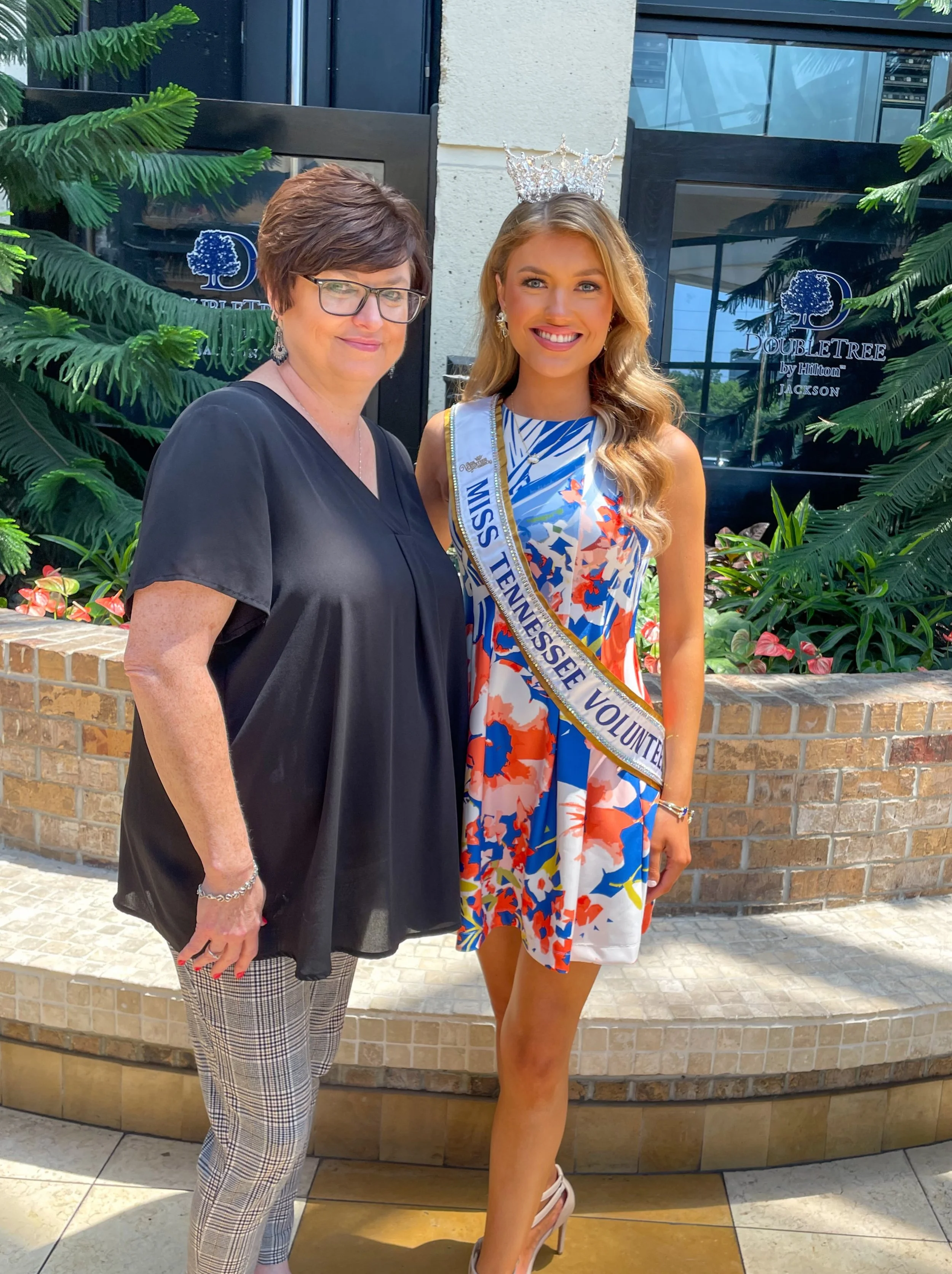At the Double Tree by Hilton in Jackson, TN, you are always treated like a Queen!! 

Thank you so much to Mary Ross and the Double Tree staff for their amazing hospitality and sponsorship! 💛

 #MissTennesseeVolunteer #MVA #SERVE #SponsorShoutout