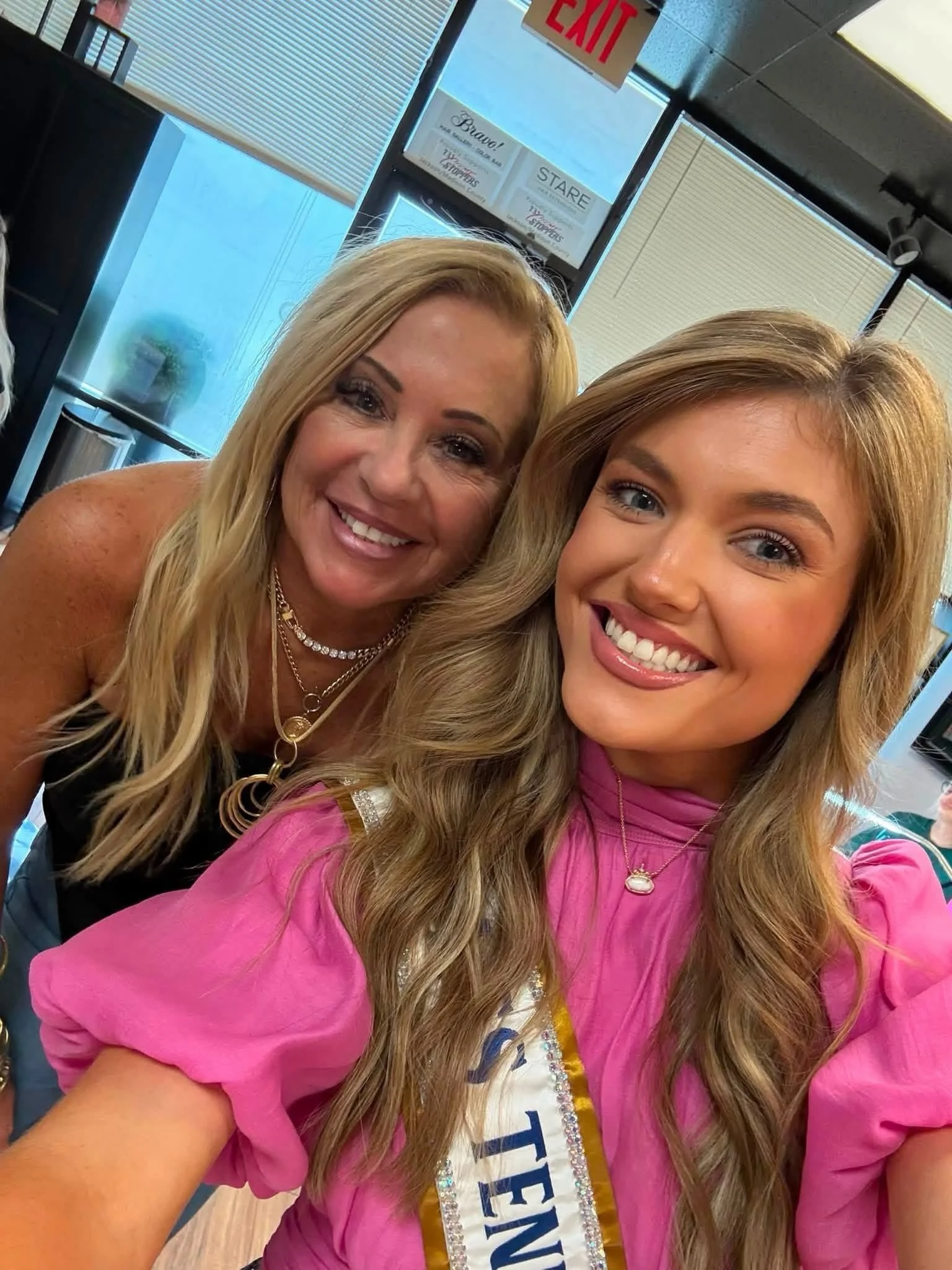 Nothing like a fresh hair day 💇🏻&zwj;♀️💆🏻&zwj;♀️🩷

I am SO thankful for Dawn Murphy @bravohairgallery_dawn for making me feel my absolute best! She provided me with these gorgeous extensions from her personal extension line and I am so excited t