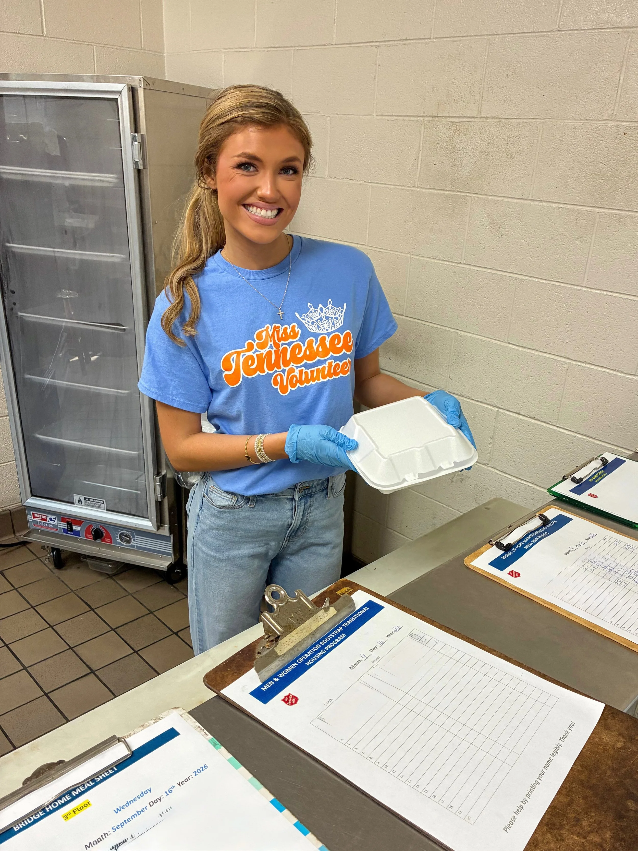 While in Knoxville, I had the opportunity to volunteer with The Salvation Army and help serve dinner to members of the community. I especially loved getting to work alongside some of the residents while getting to know more about them! &hearts;️ 

#M