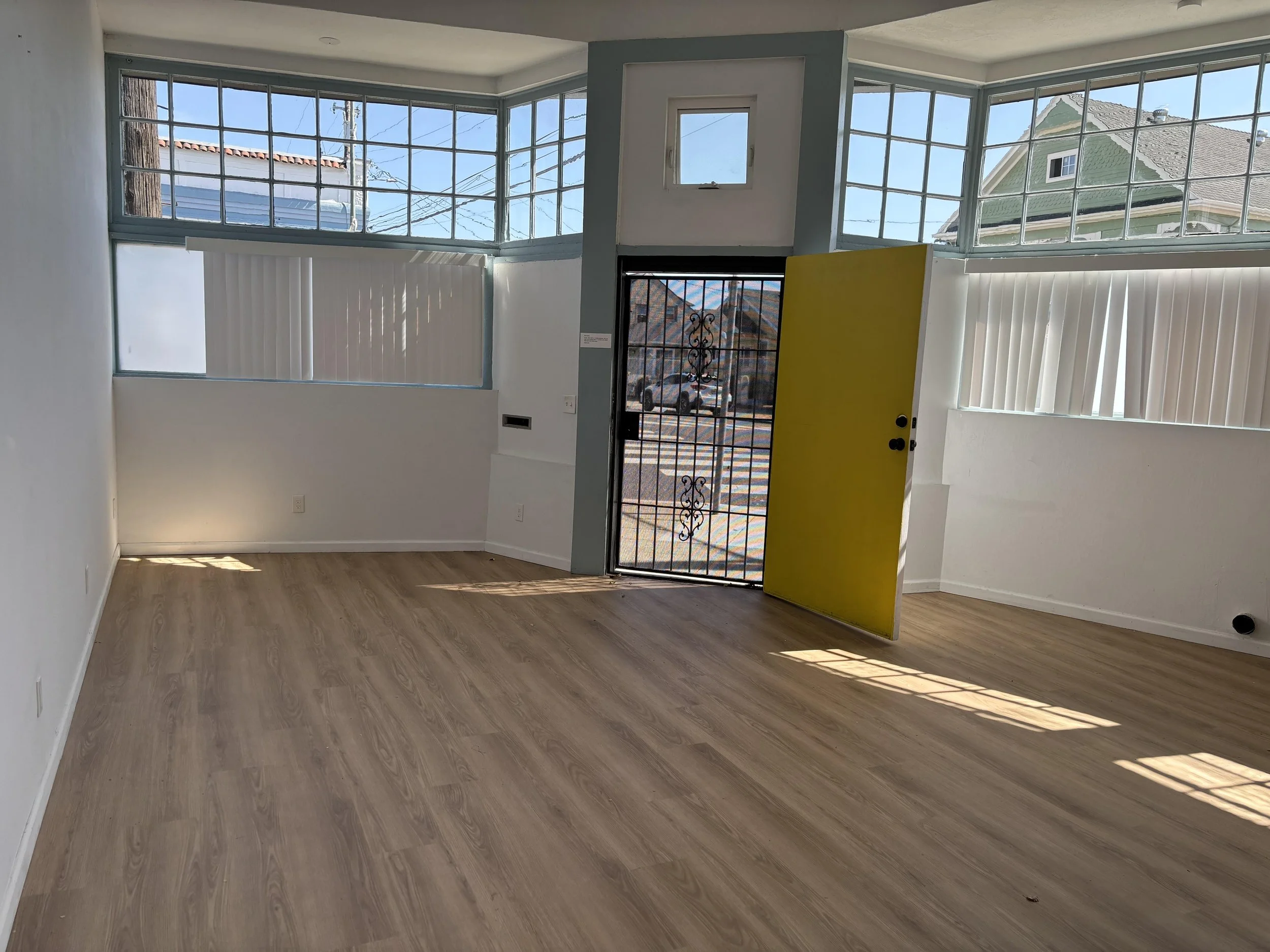 38th living room.jpg