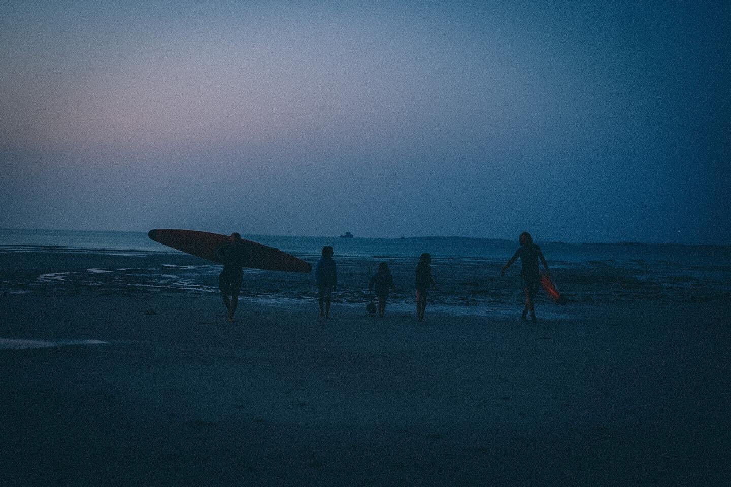 One of the most important things about traveling is having the right #friends around you!
 #wateraddicts #Roadtrip #Vanlife #Bretagne #Finist&egrave;re 

#zweiteszuhause #addicted #roadtrip 
#wateradicted #lifestyle #van #Atlantik  #Ocean #freiearbei