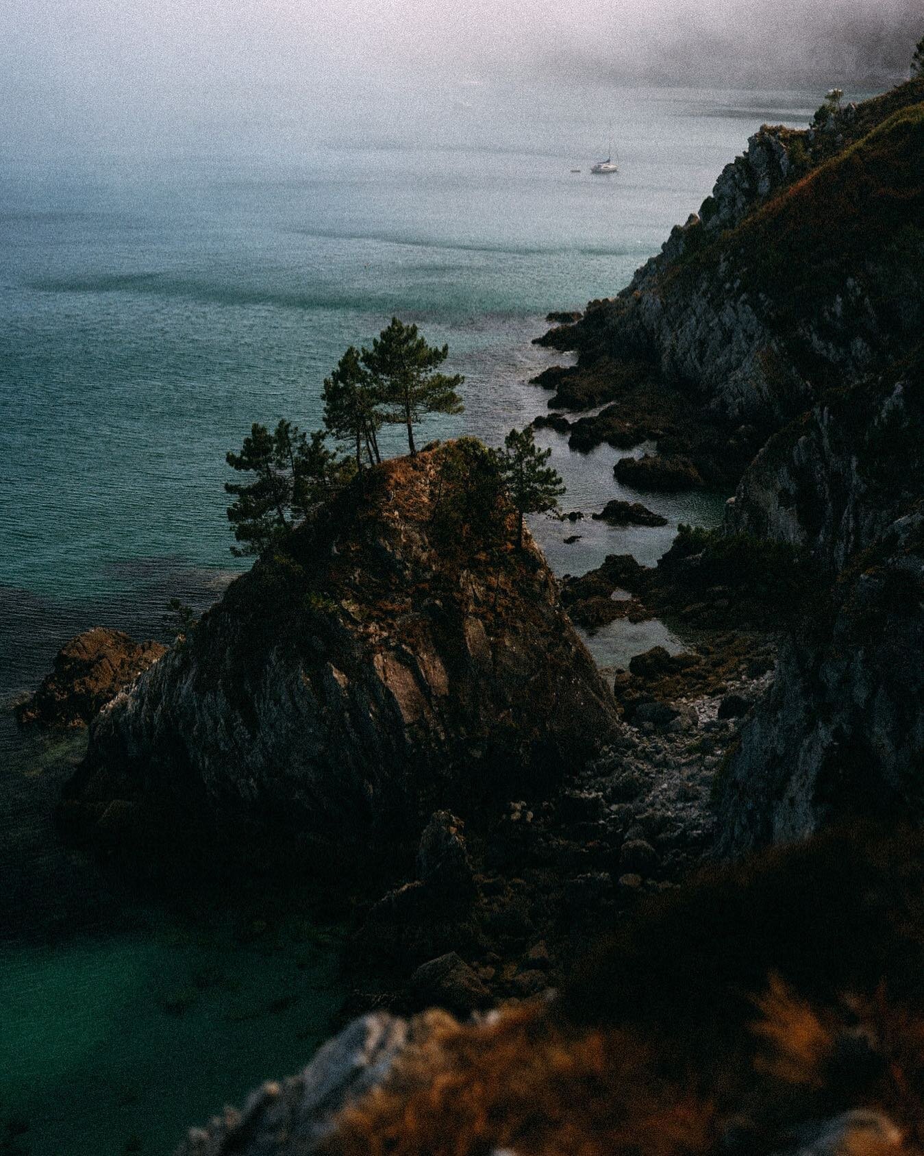 A few days ago we discovered some #magicplaces #Atlantikk&uuml;ste -  #Bretagne 

#zweiteszuhause #addicted #roadtrip #vanlife
#wateradicted #lifestyle #wassersport #Atlantik #france #visitfrance #brittany #Steilk&uuml;ste #Ocean #freiearbeit #atlant