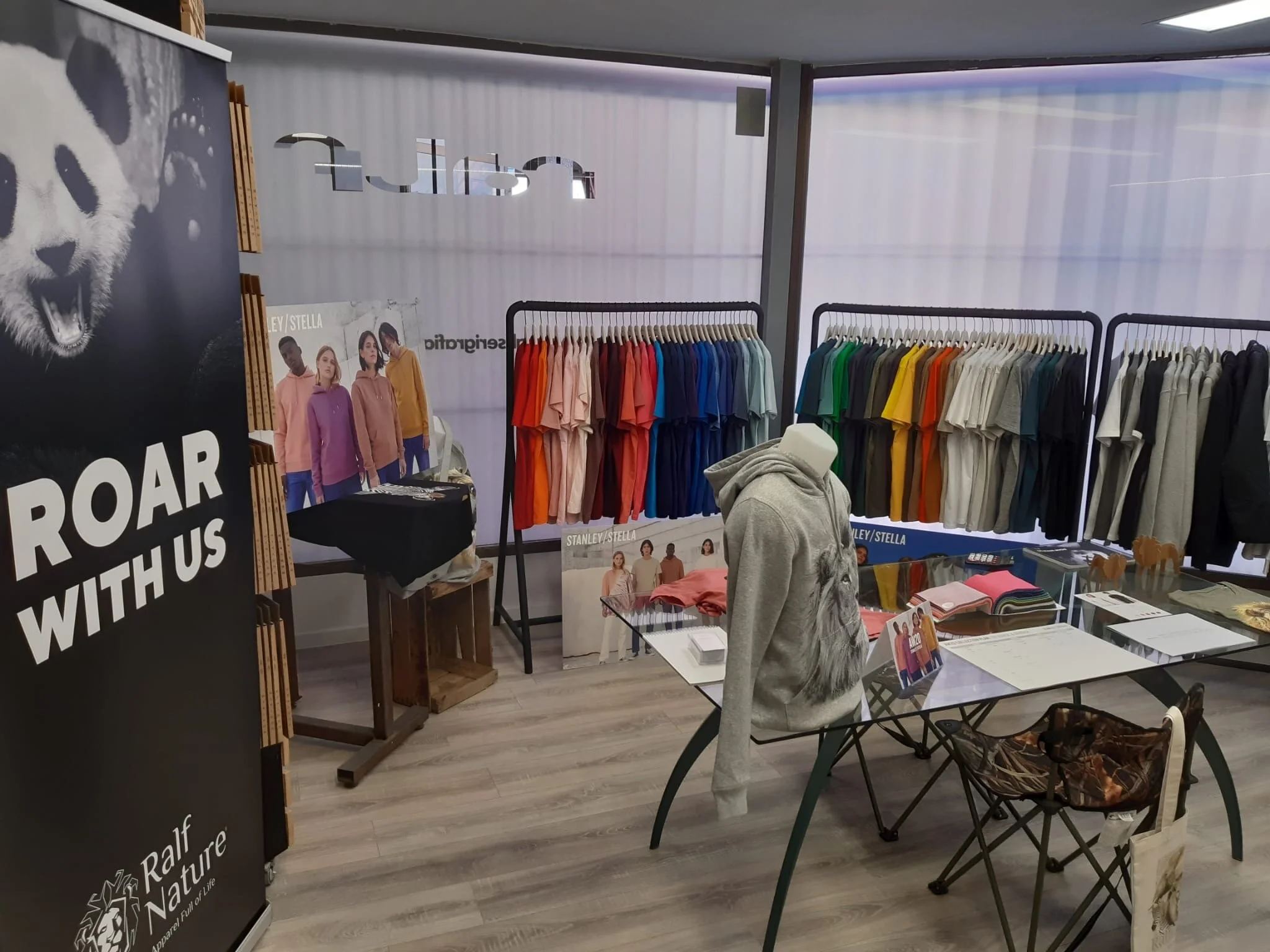 showroom-06.JPG