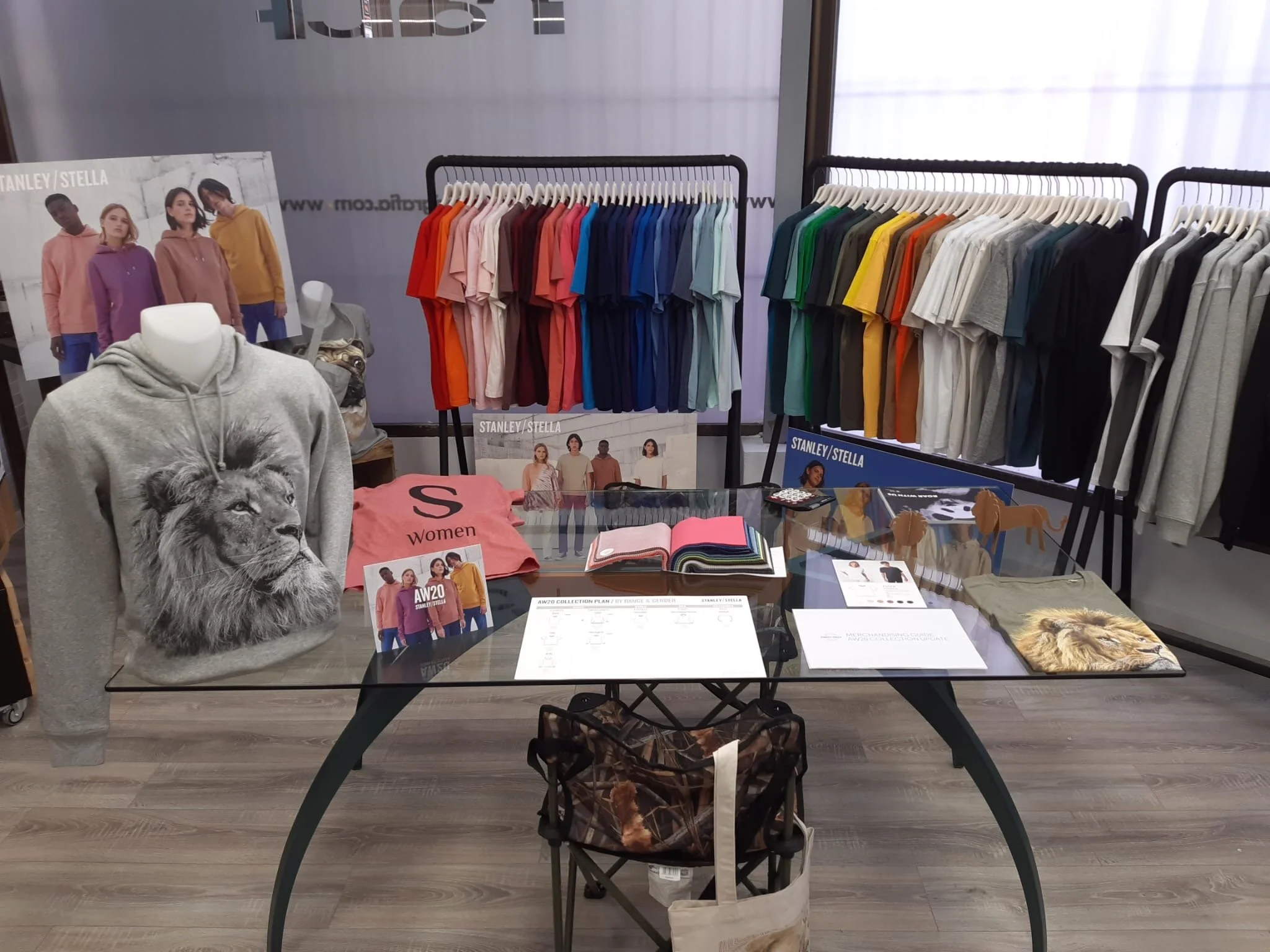 showroom-12.JPG