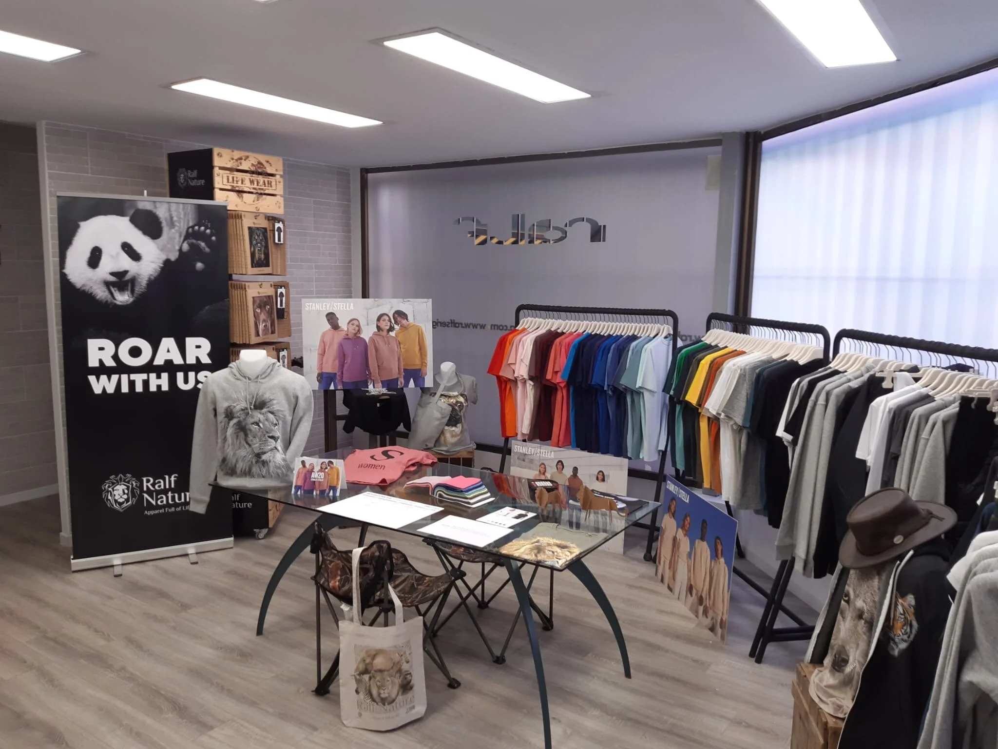 showroom-18.JPG