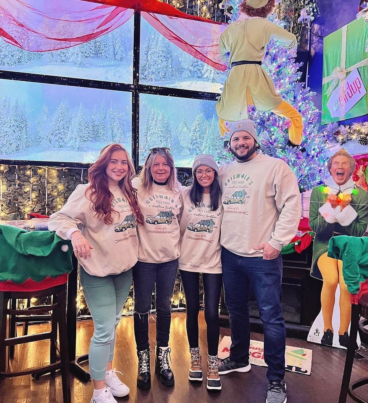 We love our friends at #ElfdUp! &hearts;️
Christmas isn&rsquo;t over yet, we&rsquo;re Elf&rsquo;d Up til Jan 8th.🎄 Friendly reminder we are closed today but will be open Friday, Saturday &amp; Sunday at 11AM! 

📸: fallon_perez 

#elfdup #chicago #t