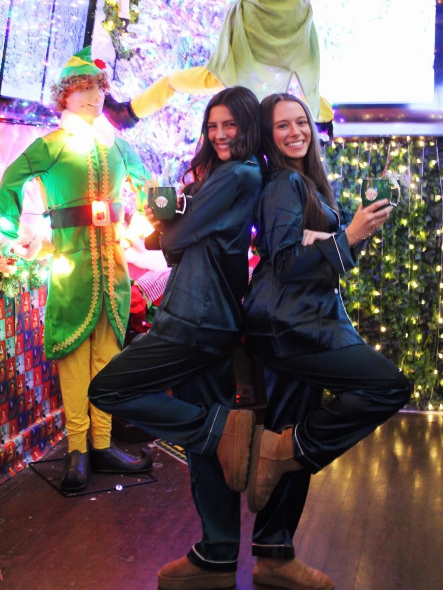 See you here for the holiday cheer! 🎄✨ 

Friendly reminder we&rsquo;re closed from 5pm-7pm this evening for a private event. Regular hours before and after! NO COVER! ❤️

#elfdup #tistheseason #chicago #wrigleyville