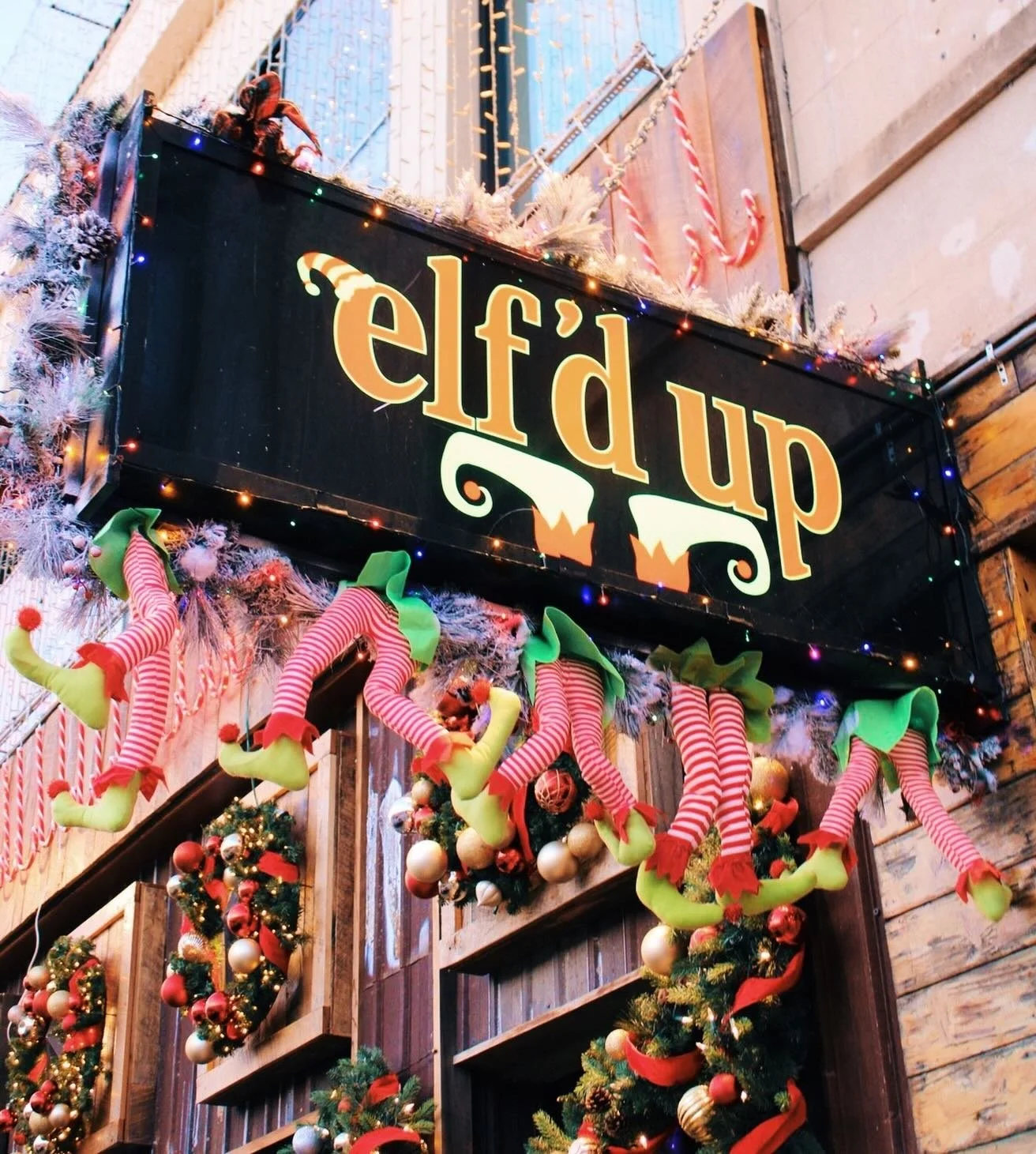 SUNDAY FUNDAY at #ElfdUp is callin&rsquo; your name! 🎄

#tistheseason #wrigleyville #nocover