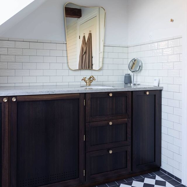 We utilize as much of the space as we possibly can without making it cluttered. What hidden feature do you think we managed to add to this bathroom? 
Location: Denmark

Type: Private Home

Photography: @valoer_photography 
#form3dk #gubi #gubiofficia
