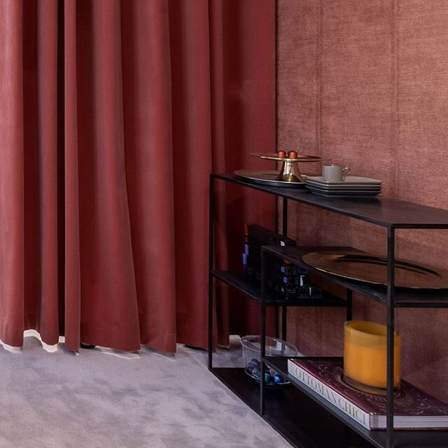 It&rsquo;s the details that make this space inviting. No clutter, just a few curated knick-knacks.

Location: @hoyer_no @egeroslo @hoyer_no, Oslo, Norway

Type: Retail

Photography: @valoer_photography

#form3dk #egeroslo  #h&oslash;yer #h&oslash;yer