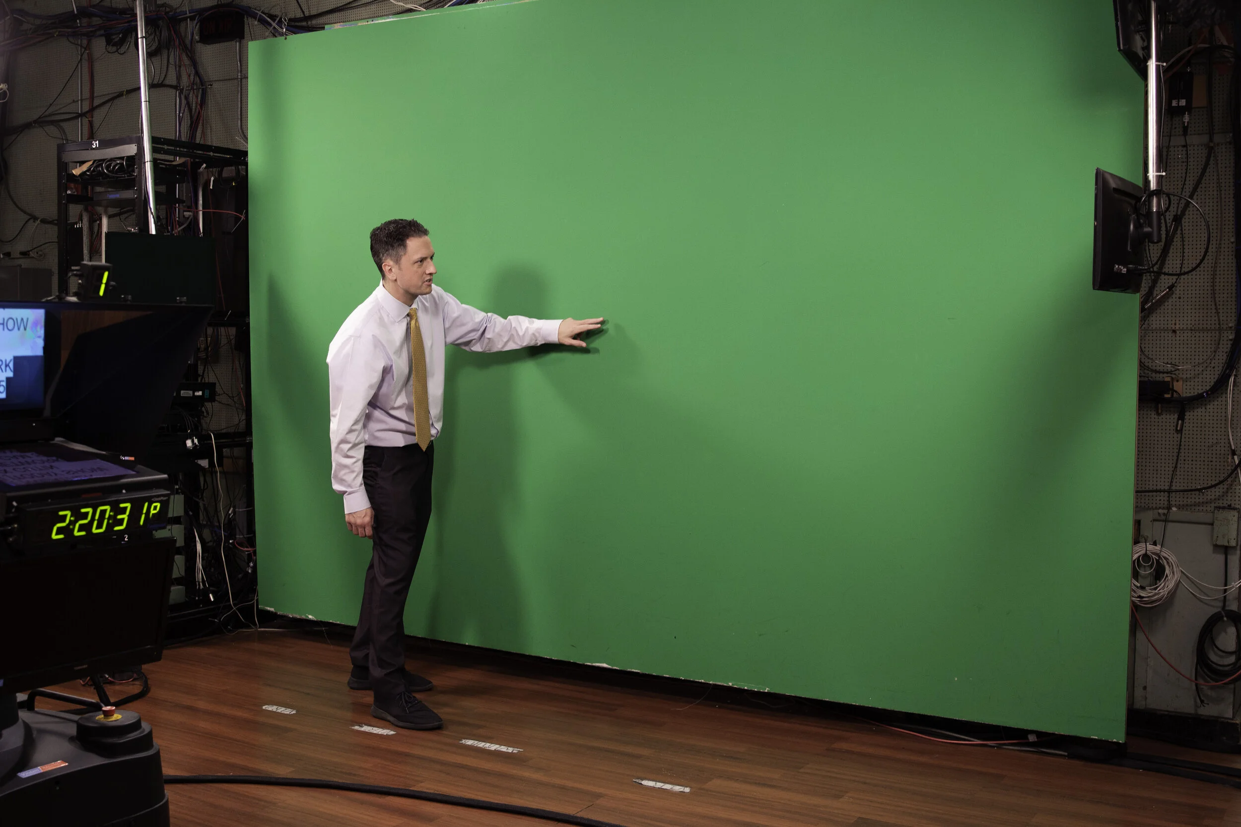 Eric_Pointing_GreenScreen(2).JPG