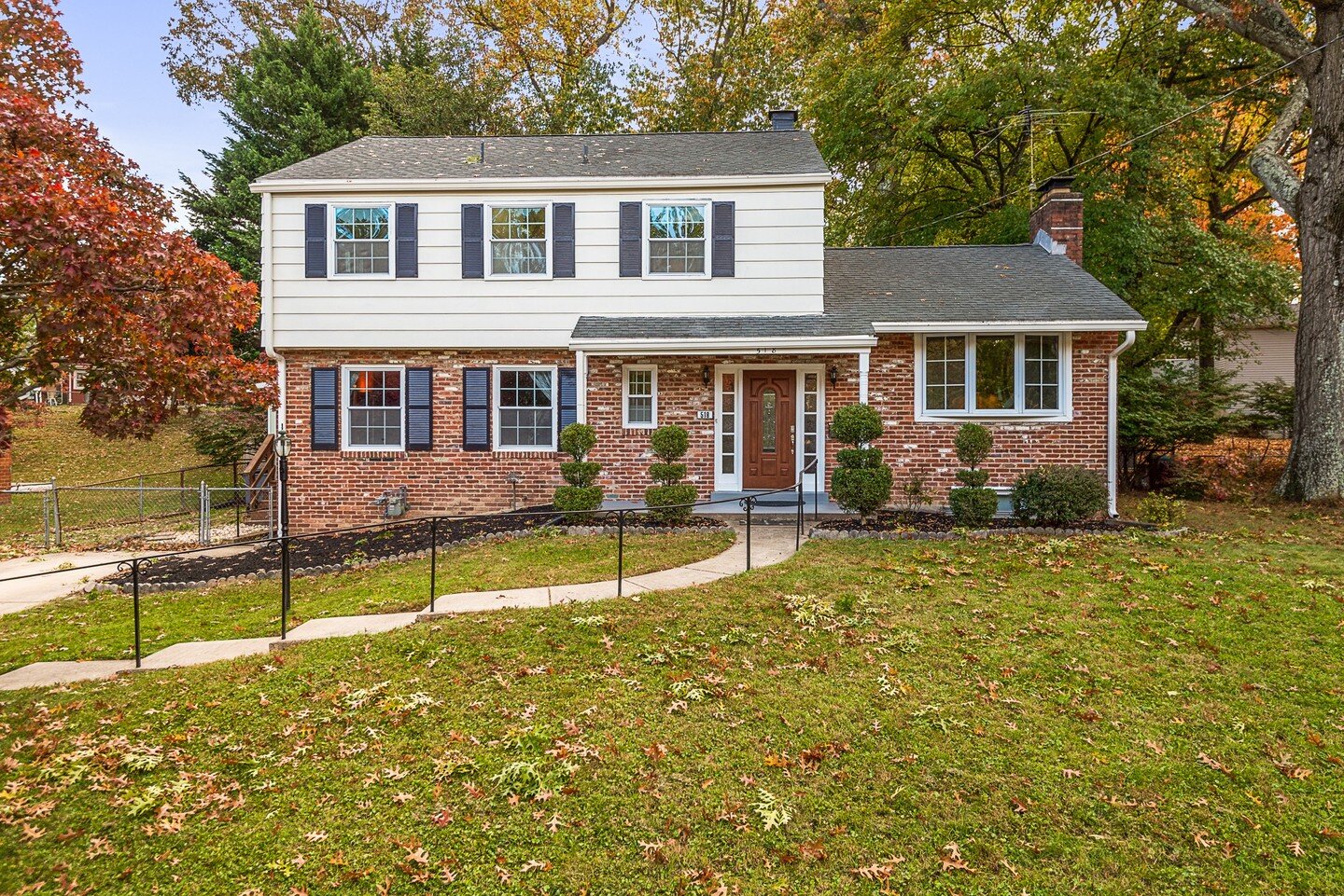 NEW LISTING🚨

OPEN HOUSE
Thu 10/27- 5:00PM-7:00PM
Sun 10/30-1:00PM-4:00PM

Welcome to 518 Lamberton Dr. where you'll find this turn-key, four-level Colonial home in the highly sought-after Kemp Mill Estates, located in Silver Spring, MD. Much larger