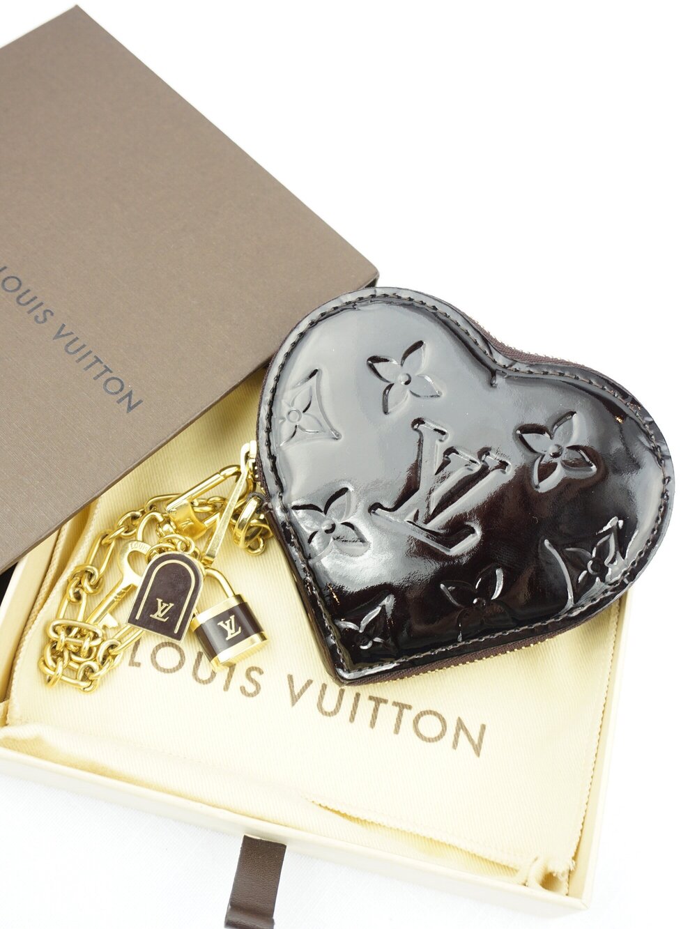 LOUIS VUITTON Vernis Coeur Heart Coin Purse Pomme D'Amour 123308