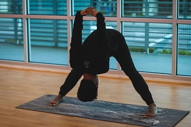 Aloha! Please join us tomorrow (11/05) for our donation-based yoga at Ala Moana Beach Park (Magic Island) from 530p-630p! 🧘&zwj;♀️
-
If you are not able to make that time, don&rsquo;t fret. We also have scheduled times on Thursdays at 530p and Satur