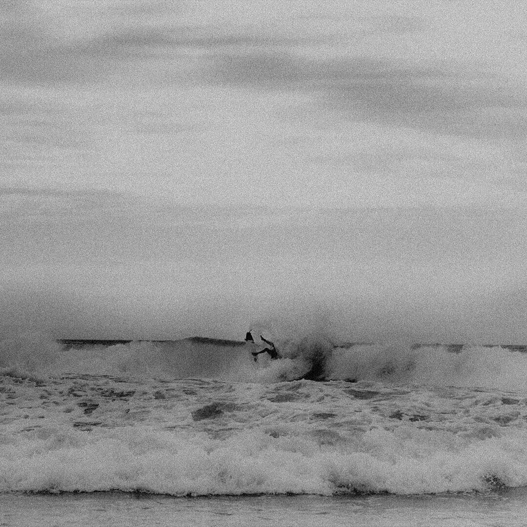 seaside surf.
&bull;
&bull;
&bull;

#graphicdesign #design #photography #typography #branding #style #inspo #inspiration #visualoflife #liveauthetic #vintageefeeling #brandinspiration #brandingdesign #designer #designinspiration #designlovers #surf #