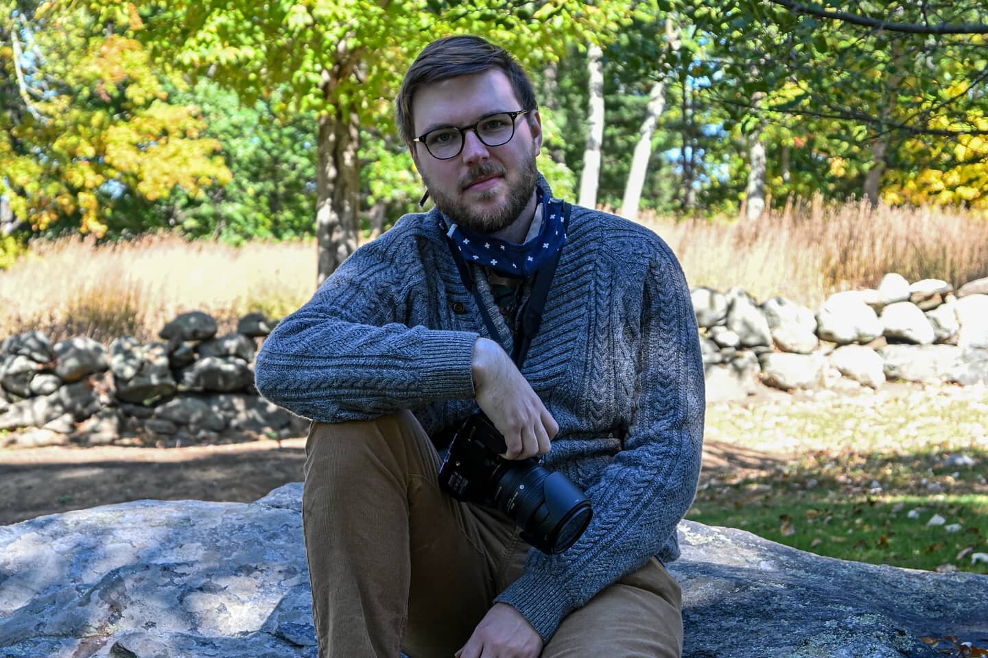 You've heard of elf on a shelf, now get ready for....
.
.
.
.
A photo of me from a recent trip to Concord with @bellasvignettes. Photo taken at the Old Manse. 
.
.
.
.
.
📷@bellasvignettes
.
.
.
#photography #portraitphotography #portrait #history #c