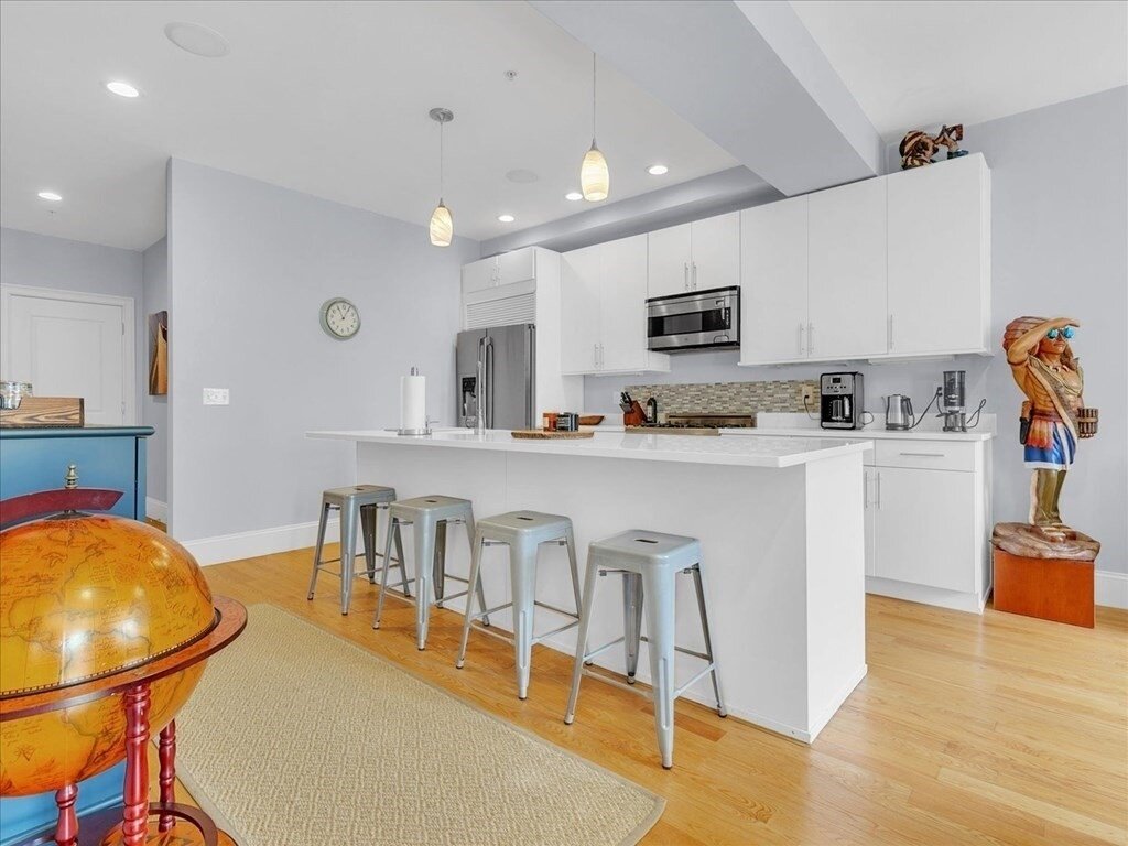 SOLD 🚨🚨🚨⁠
⁠
Gorgeous 2 bedroom, 2 full bathroom condo only two blocks from the Broadway T stop in South Boston's hottest neighborhood! Few years young and barely lived in. This residence has very little wear and tear on it. Looks furnished but jus