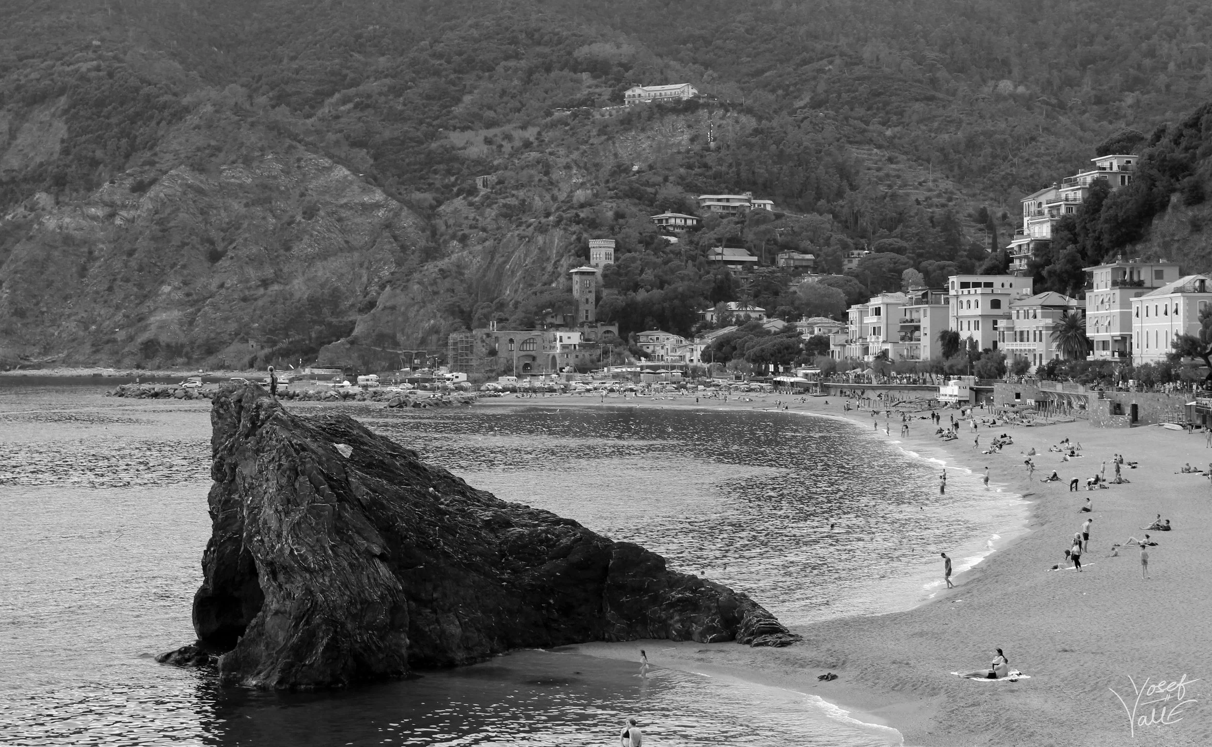 Italy-Beach-YosefValle.jpg
