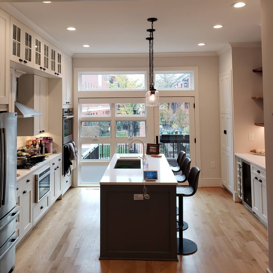 Can you spot any building variance between the left and right side of the kitchen?