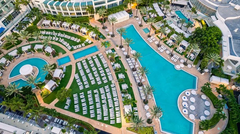 what-to-know-about-the-pools-at-fontainebleau-miami-1749223982.jpg