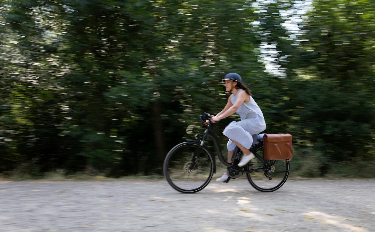 Saddle up: Jessica Salter with a Raleigh Grand Tour bike, £2,150, raleigh.co.uk; Thousand helmet, £85, cyclechic.co.uk; Bobbin straw pannier, £55, velovixen.com Credit: Rii Schroer