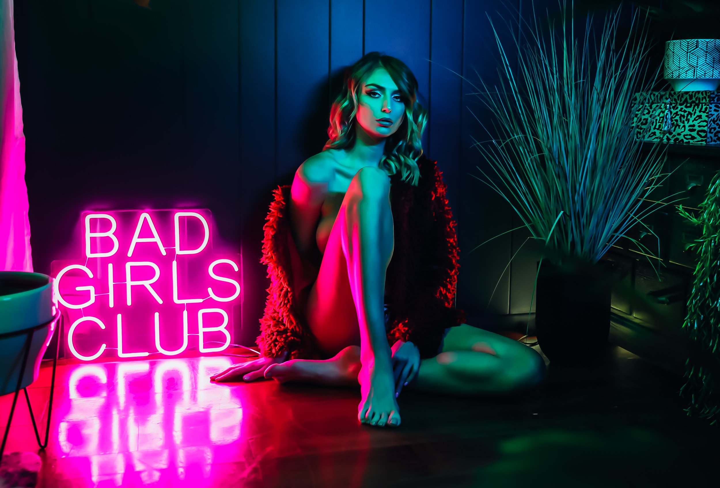 kaylee neon final-1.JPG