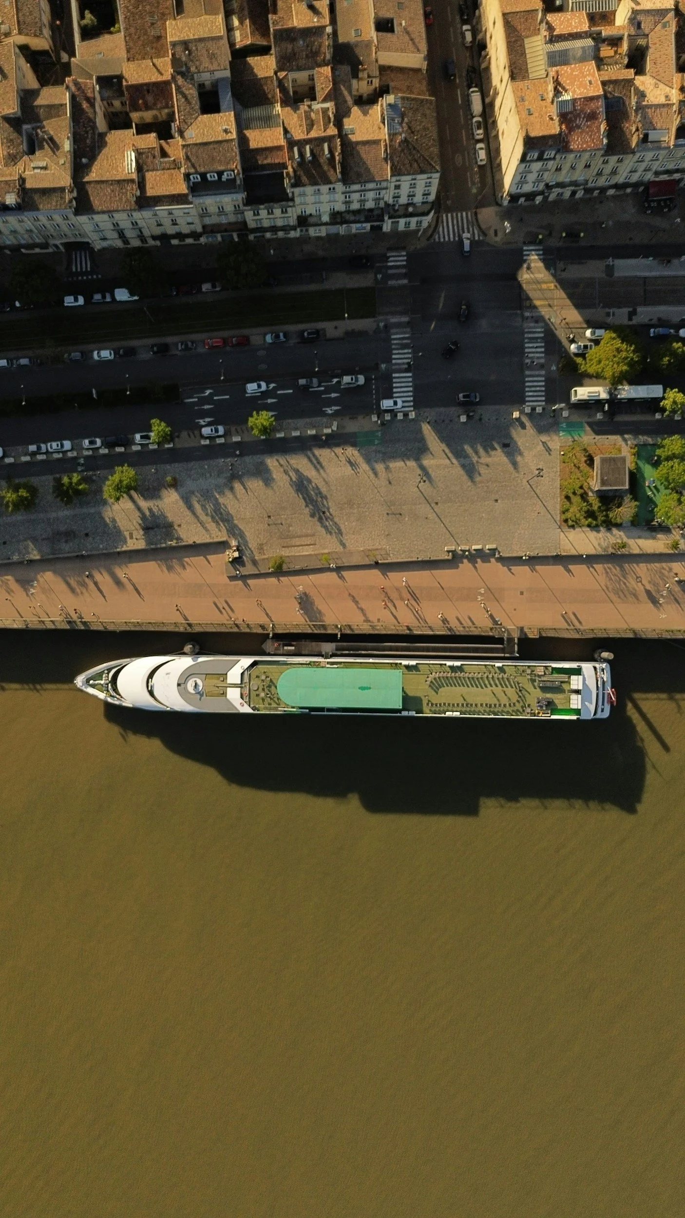 Autumn River Cruise in Bordeaux