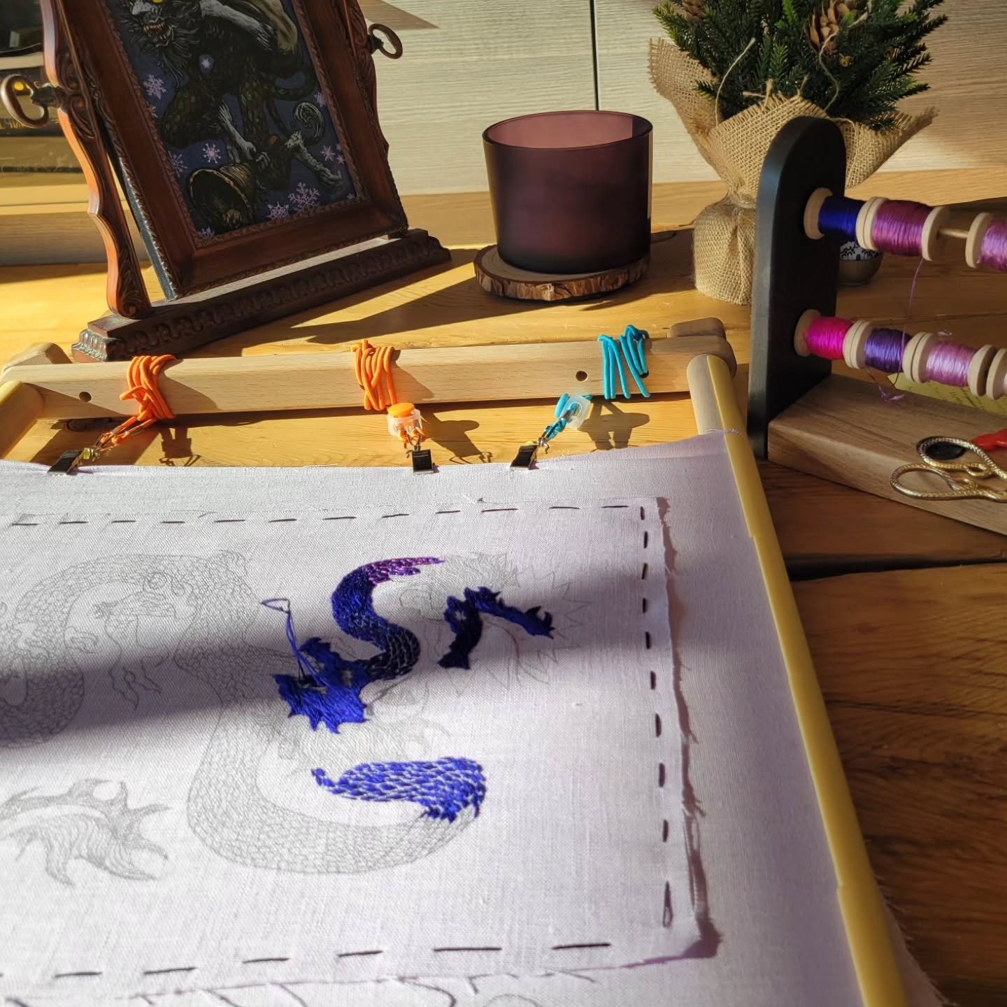 A bit of a look at one of the many surfaces I have co-opted for art making 😅 plus a sneak peek at a new dragon! I decided to embroider each individual scale, it's going to look awesome for the low, low price of my sanity 😎
.
.
.
#workinprogress #em