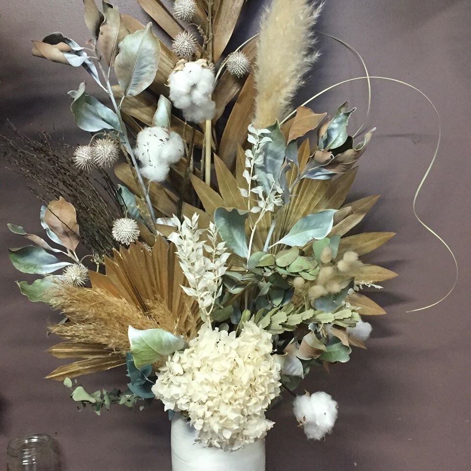 White &amp; Natural Dried Pot