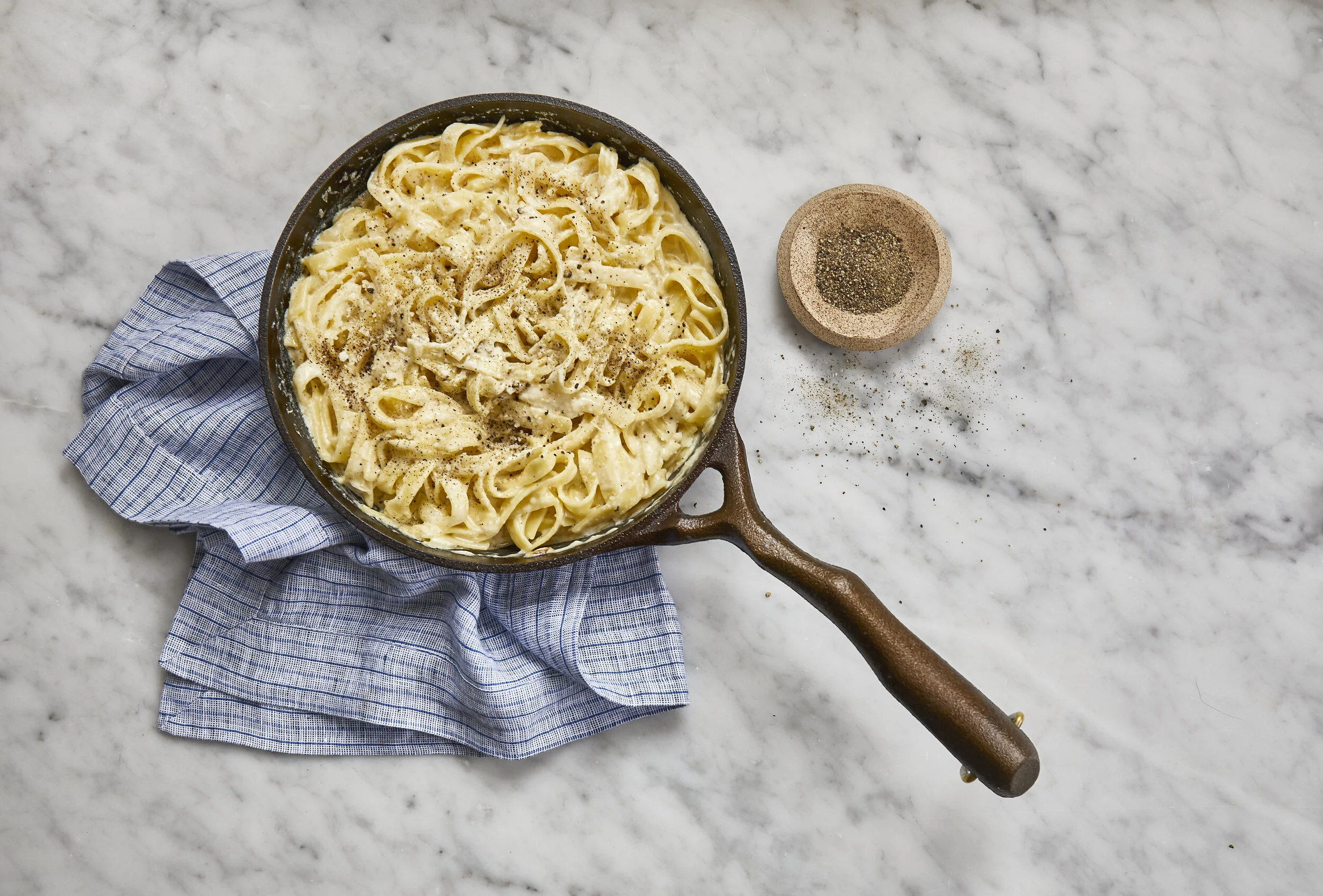One skillet [to rule them all!] meals are so popular because they’re so practical.