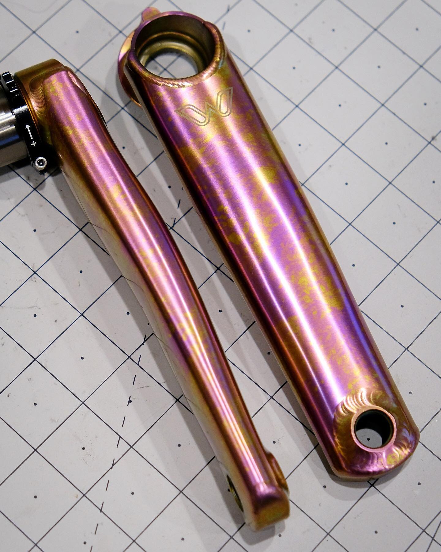 A unique set of eeWings for Timothy, in a marbled gold and violet ano.
.
.
.
#titaniumanodizing #eewings #tibike #cycling #durango #colorado #titanium #anodizing #durango #colorado