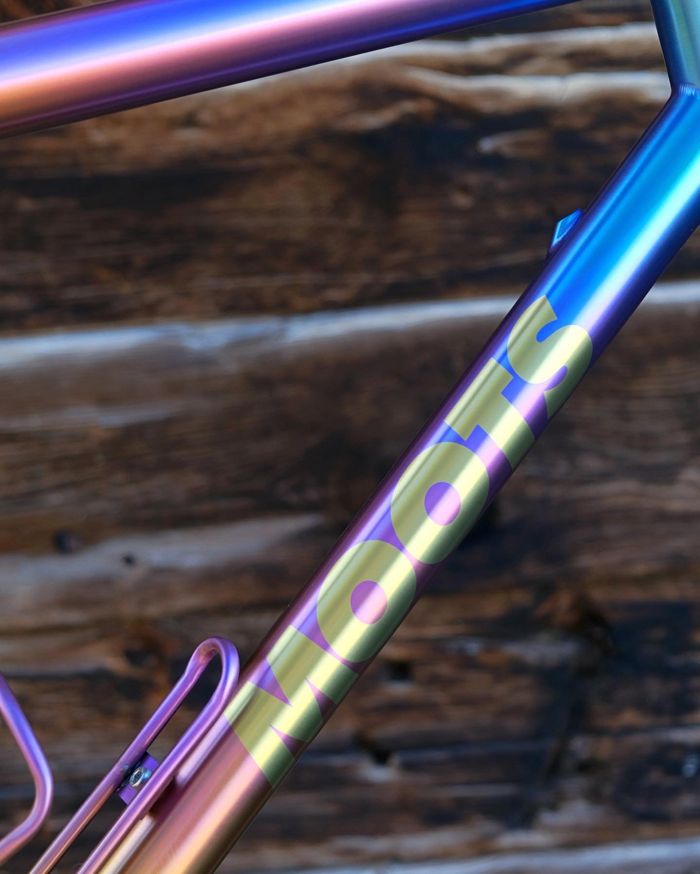 Cindy&rsquo;s new Moots 🤩
.
.
.
#moots #titaniumanodizing #tibike #cycling #roadbike #mountainbike #mtb #madeinusa #custombicycle #noboringbikes #titanium #anodizing #colorado