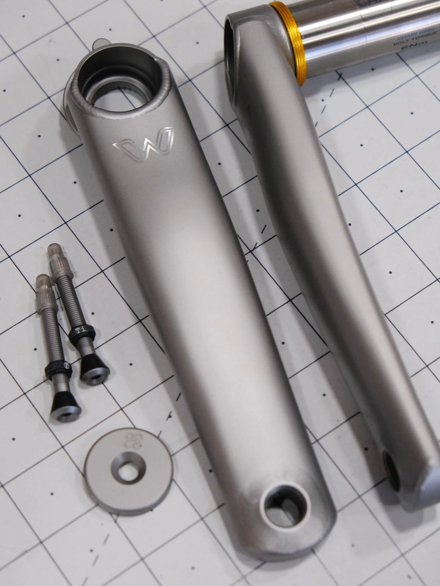 A set of 3-bolt 175mm AllRoad eeWings popping into inventory. Just a heads up: I&rsquo;ve still got a decent backstock of G1 eeWings on hand, which are all marked on sale until they go away. The substantive change moving to the G2 cranks was the tran