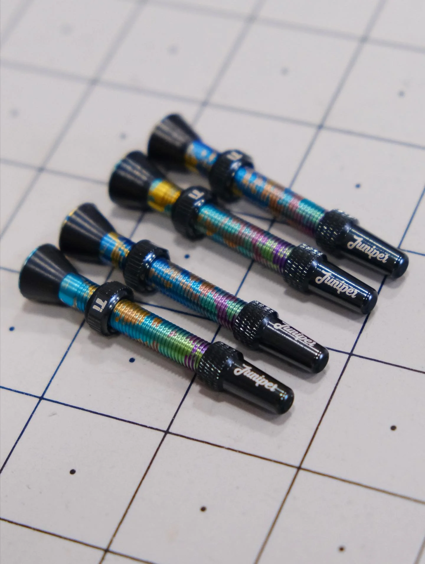 A couple of sets of these little pretties in the mix last week 🤤
.
.
.
#titaniumanodizing #tibike #bikebling #noboringbikes #titanium #anodizing #cycling #mountainbike #tubeless #mtb #gravelbike #roadbike #colorado