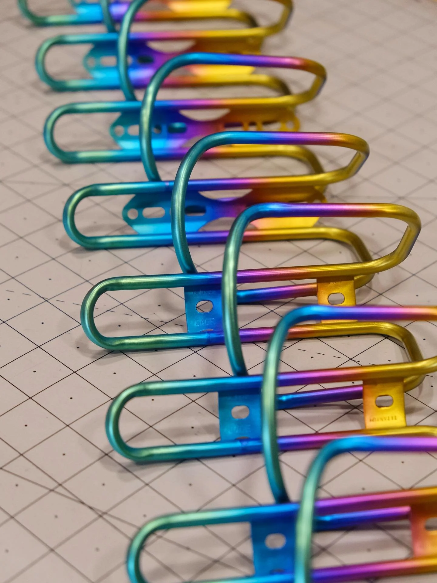 Got a little busy last week on rainbow cages, both King Cages and Morse Cages are restocked 🤟🌈