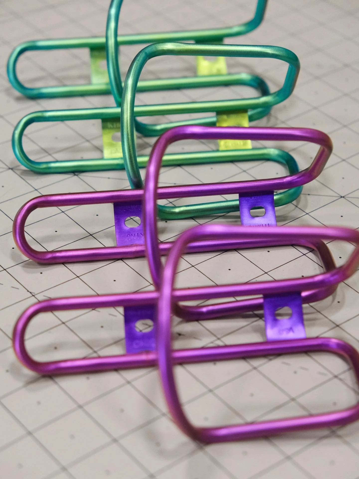 These King Cages, anodized at 71V for violet, go great with the AL violet and purple colors from component mfgs like Wolftooth or Chris King. Match or bust!
.
.
.
#kingcage #titaniumanodizing #tibike #cycling #roadbike #mountainbike #mtb #titanium #a