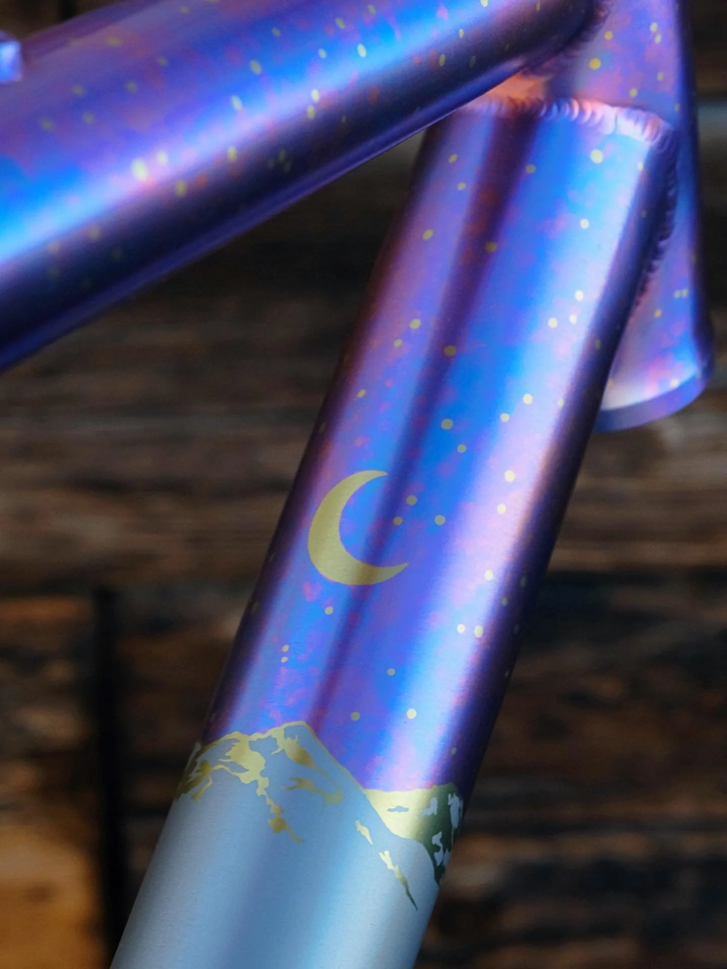 Tom&rsquo;s new Liminal 🌘
.
.
.
#madeinusa #domesticbikes #tibike #cycling #roadbike #mountainbike #mtb #titaniumanodizing #titanium #anodizing