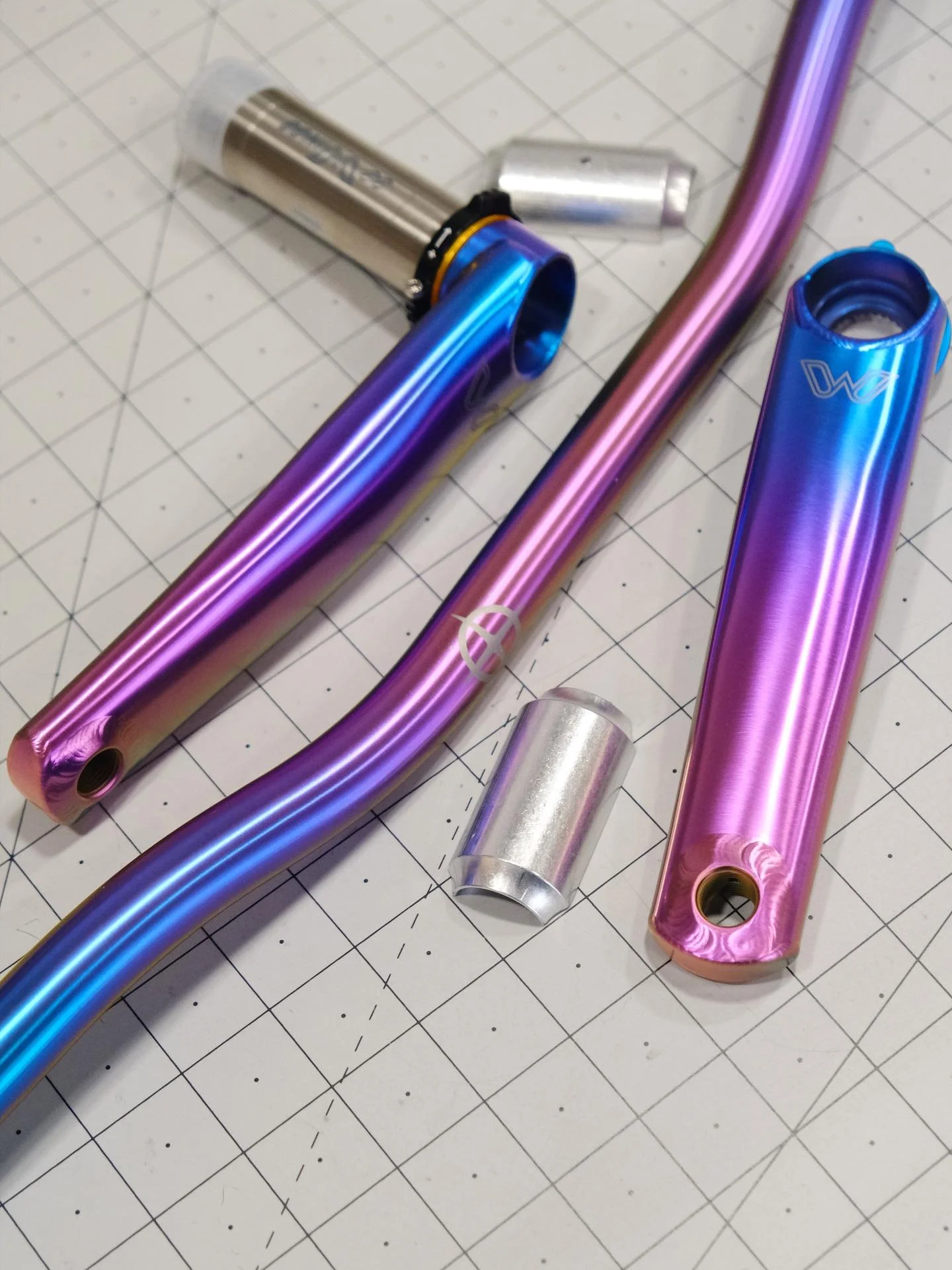 Well if these eeWings and this Meriwether handlebar aren&rsquo;t like peas and carrots&hellip;
.
.
.
#titaniumanodizing #tibike #cycling #roadbike #mountainbike #mtb #gravelbike #madeinusa #meriwether #eewings #titanium #anodizing